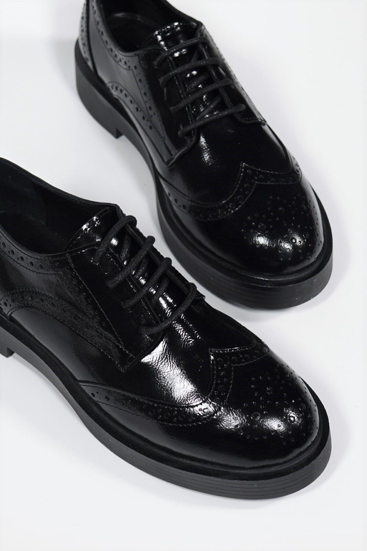 TUNAELLİ KADIN SİYAH RUGAN HAKİKİ DOĞAL DERİ OXFORD AYAKKABI