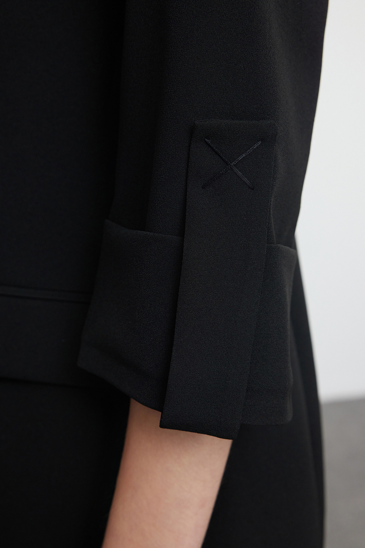 Trendyol Collection-Black Sleeves Curl Epaulettes Woven Blazer Jacket Twoaw25Bc00004 4