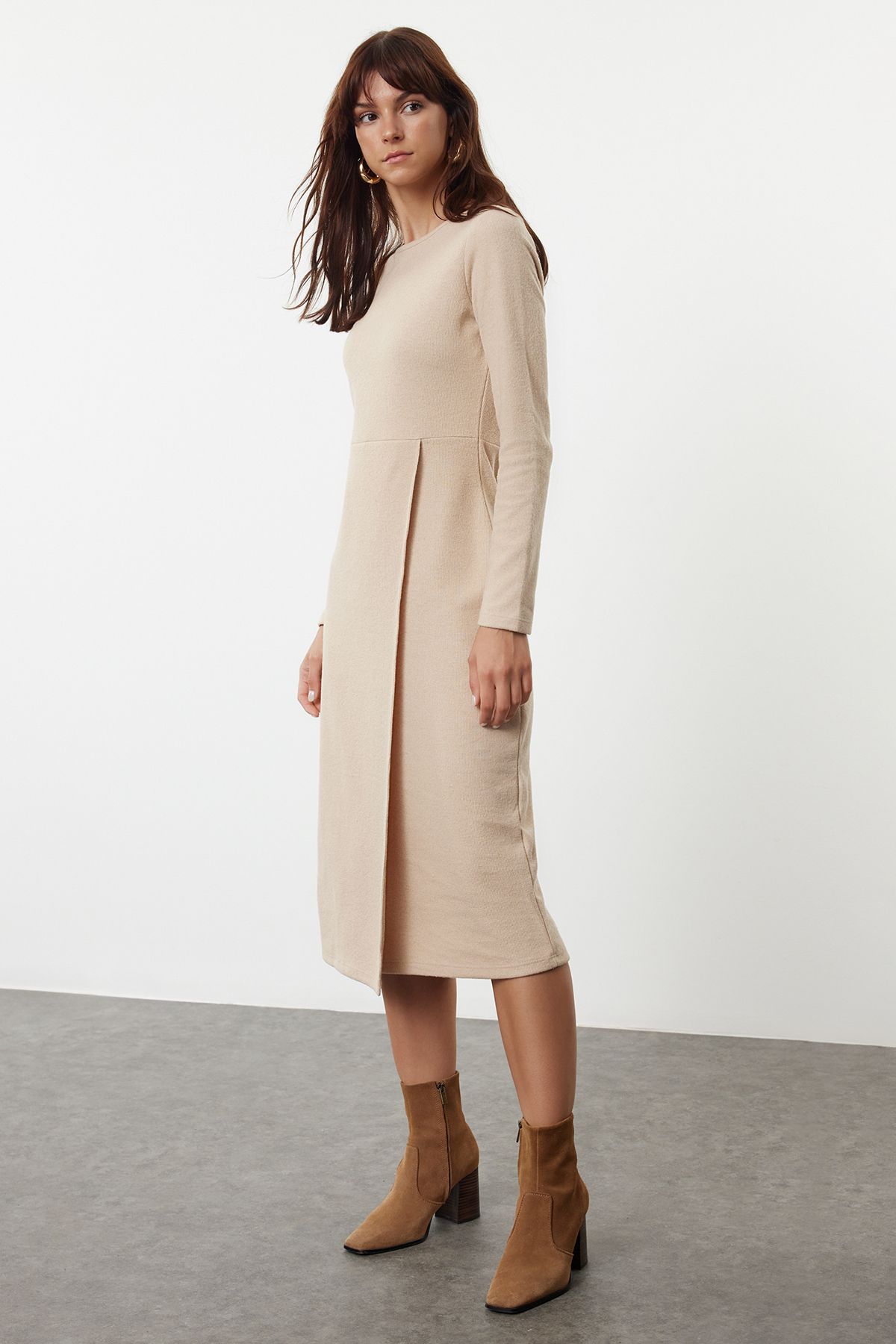 Trendyol Collection Beżowa Rozciągliwa Dzianinowa Sukienka Midi - Gładka, Kopertowa Sukienka W Salonie Kobieta - XS