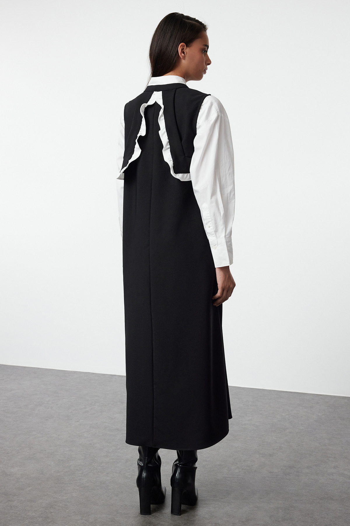 Trendyol Modest-Schwarzes gewebtes Kleid mit Kragendetail TCTAW25EB00072 5