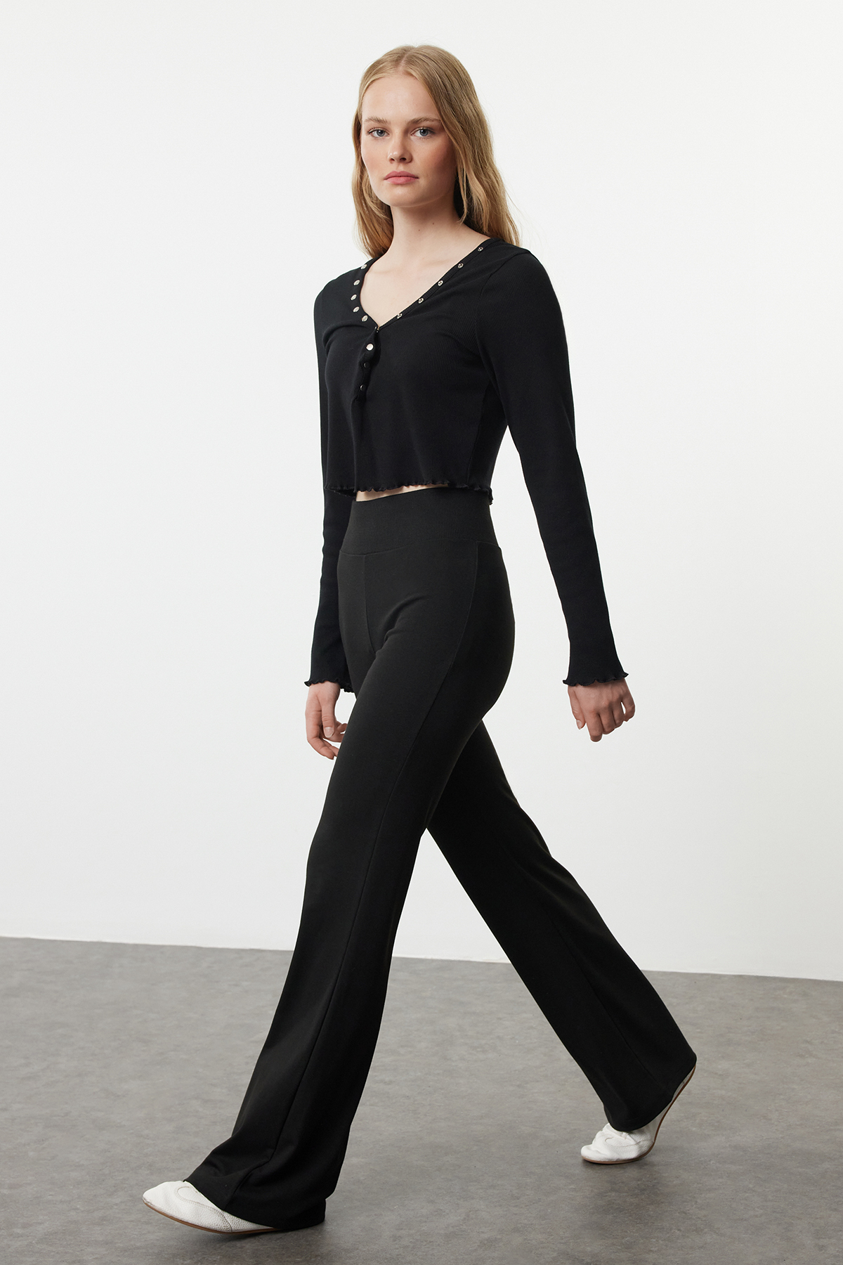 Trendyolmilla  Siyah Wide Leg/İspanyol Paça Yüksek Bel İnterlok Esnek Örme Pantolon TWOAW25PL00006 - Görsel 3