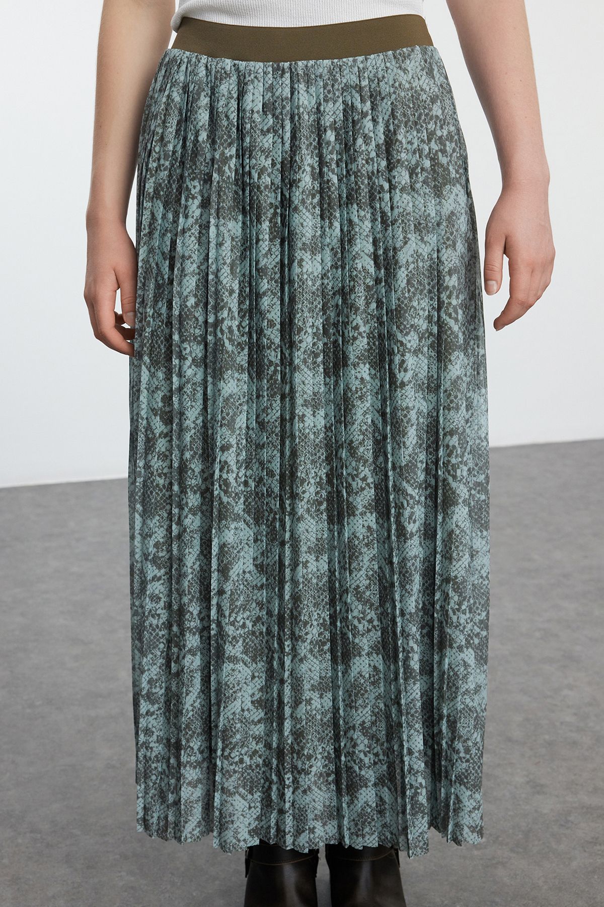 Trendyol Collection-PleAted A Line Midi Skirt - Multicolored, ElAstic WAist, AbstrAct PAtterned TWOAW25ET00047 3
