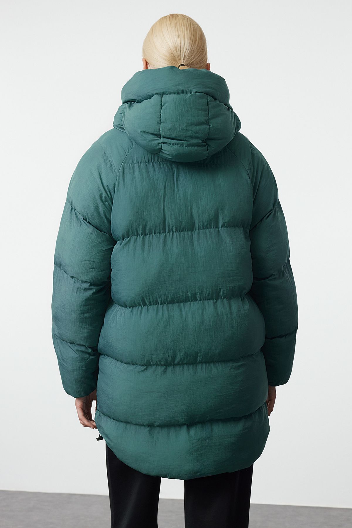 Trendyol Collection-Übergroße grüne Pufferjacke – Kapuze und wasserabweisend, Winter – TWOAW23MO00193 5