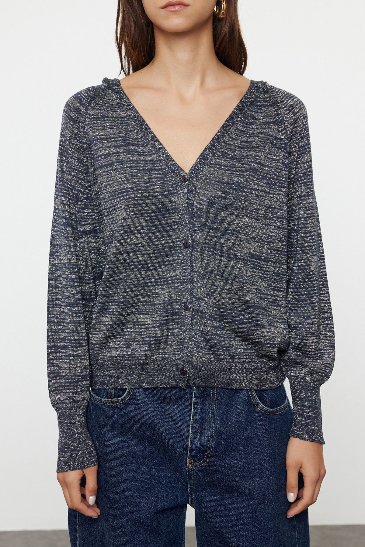 Trendyol Collection-Indigo Premium - Cardigan de tricotaj cu glugă cu croială largă și detalii cu sclipici TWOAW25HI00043 3