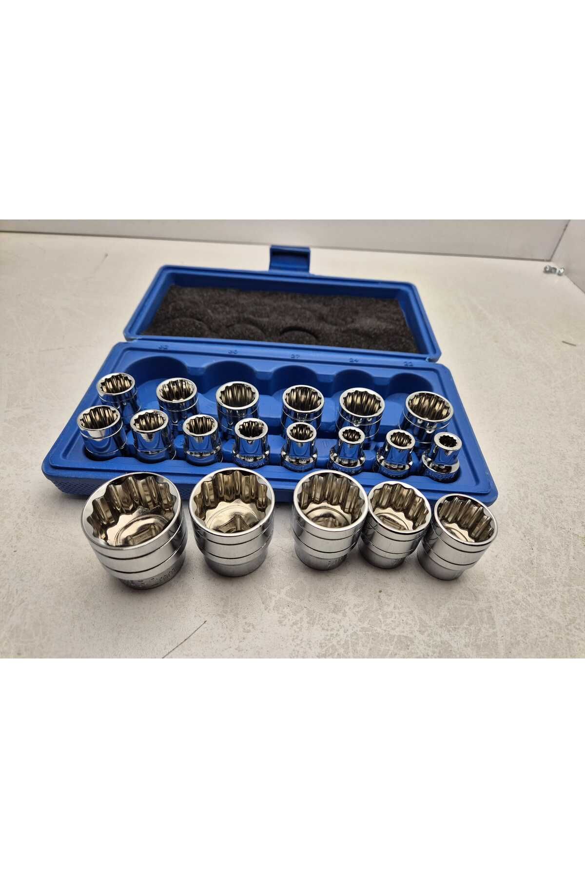 ÜLKÜ HIRDAVAT-Star Patterned Socket Set 1