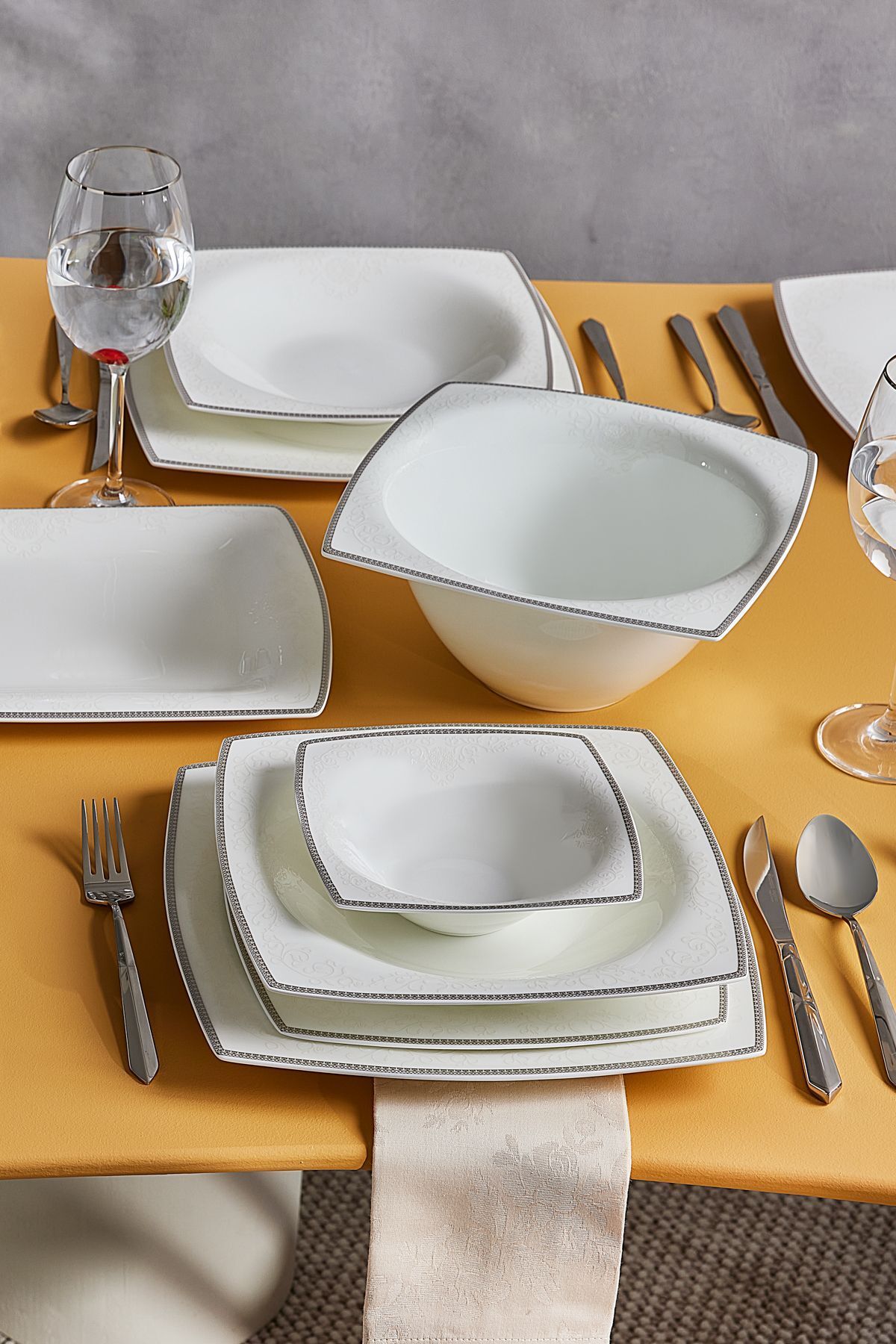 Karaca-Fine Pearl Neklus 58-teiliges quadratisches Esstisch-Set für 12 Personen 1