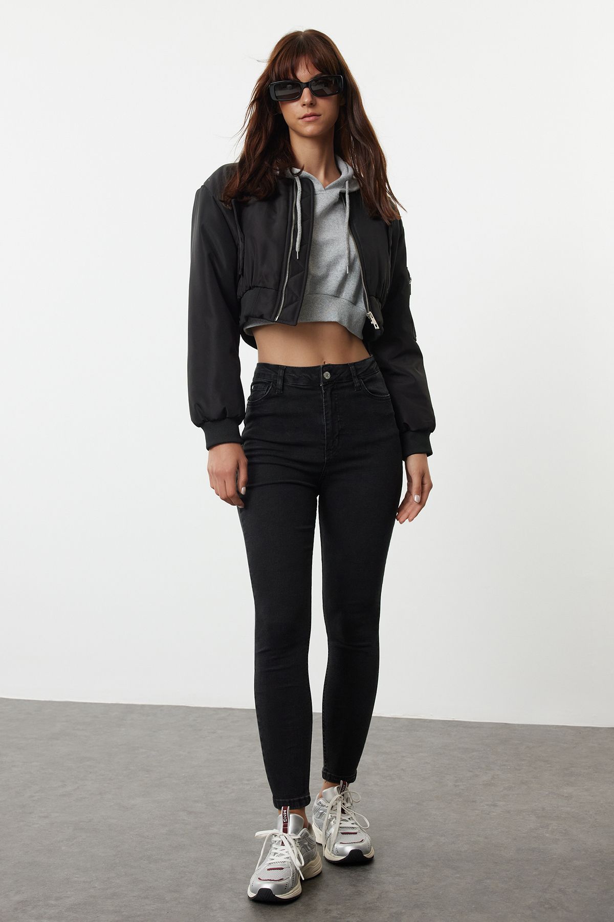 Trendyol Collection-Blugi skinny negri cu talie înaltă - TWOAW25JE00129 2