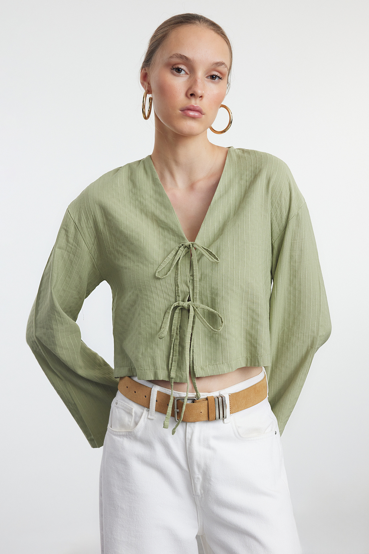 Trendyolmilla  Yeşil Bağlama Detaylı Çizgili Dokuma Gömlek TWOSS24GO00247 - Görsel 2