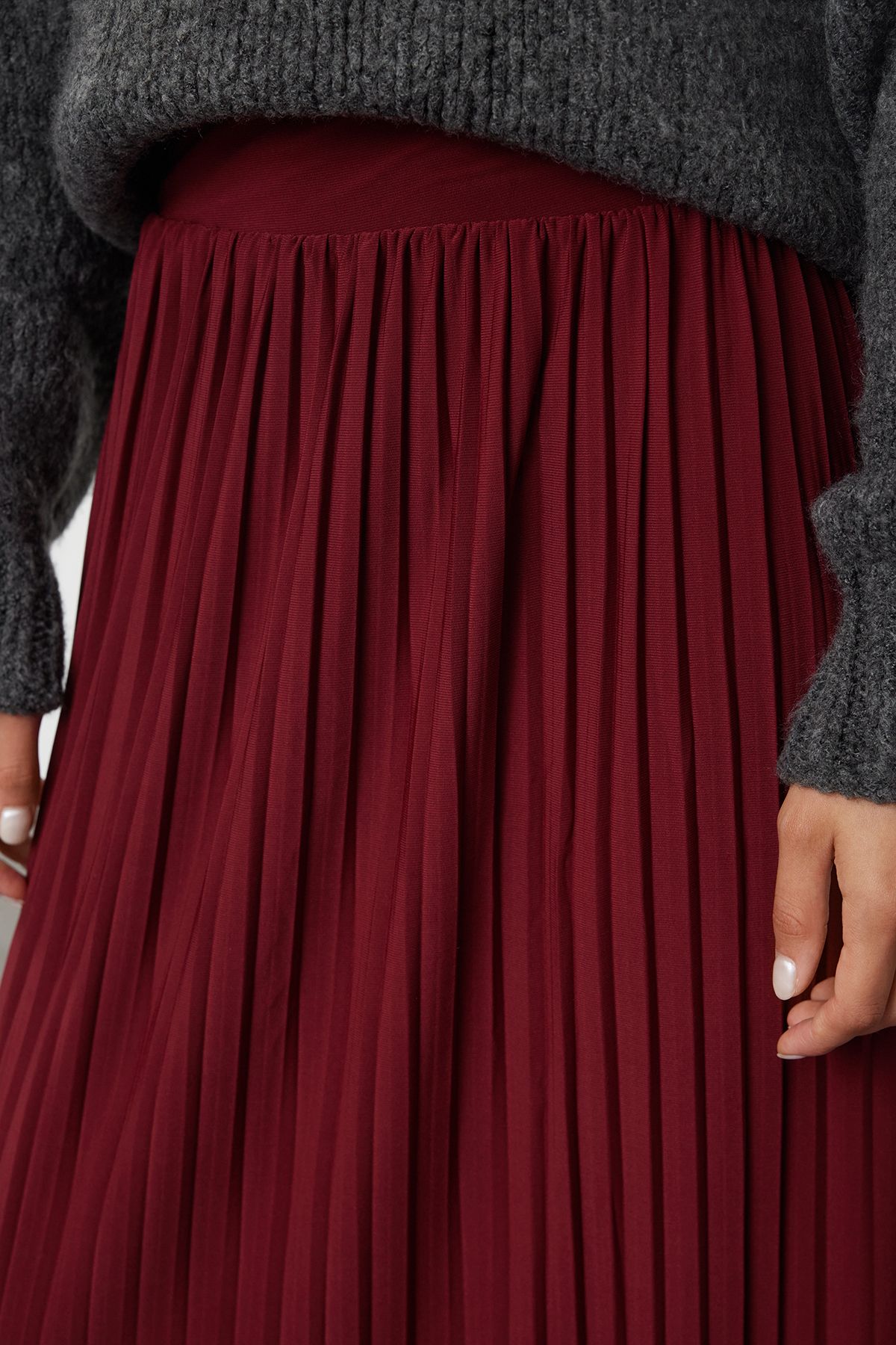 Trendyol Collection-Dehnbarer Plissee-Maxirock mit hoher Taille - Weinrot TWOAW25ET00041 4