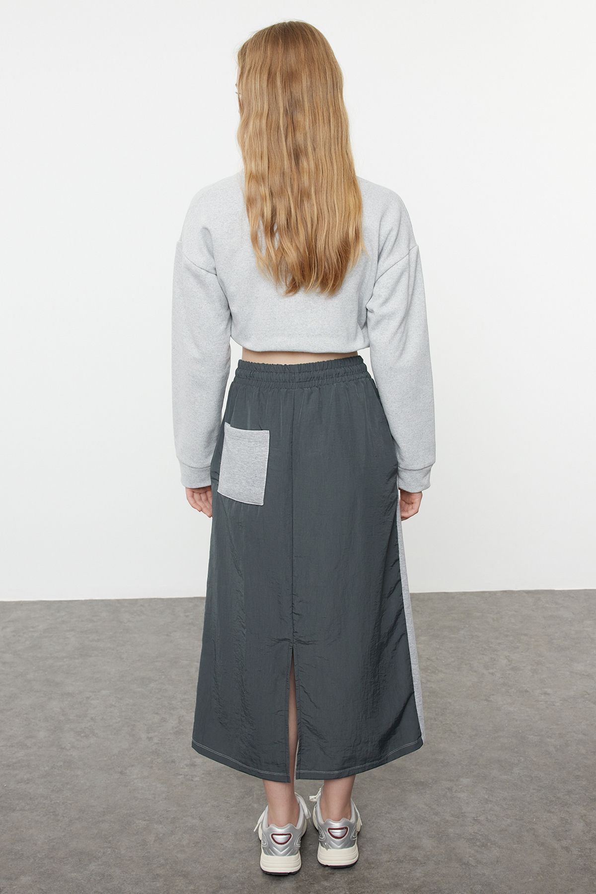 Trendyol Collection-Kényelmes öntött szürke midi szoknya - Twoaw25et00019 5