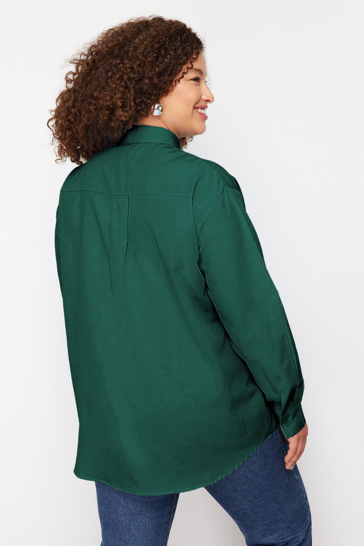 Trendyol Curve-Smaragdgrünes Boyfriend Basic Langarm-Webhemd in Übergröße TBBSS22GO0319 5