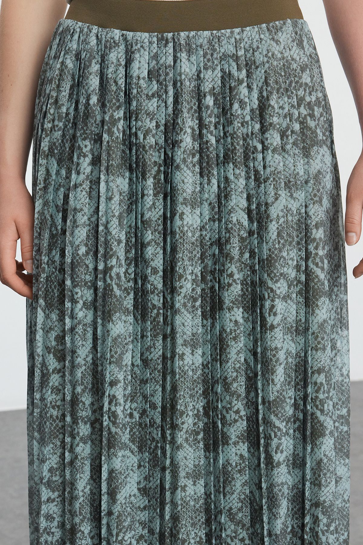 Trendyol Collection-PleAted A Line Midi Skirt - Multicolored, ElAstic WAist, AbstrAct PAtterned TWOAW25ET00047 4