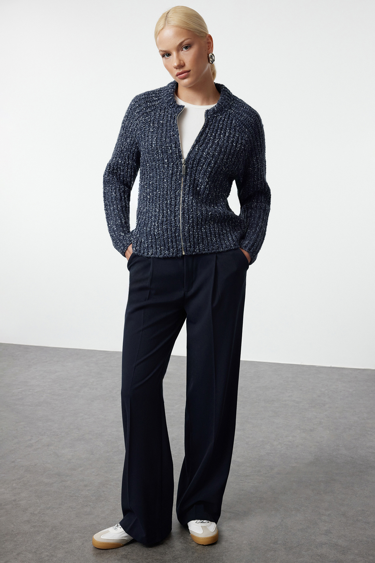 Trendyolmilla  Mavi Degrade Fermuarlı Pamuklu Triko Hırka TWOAW25HI00213 - Görsel 2