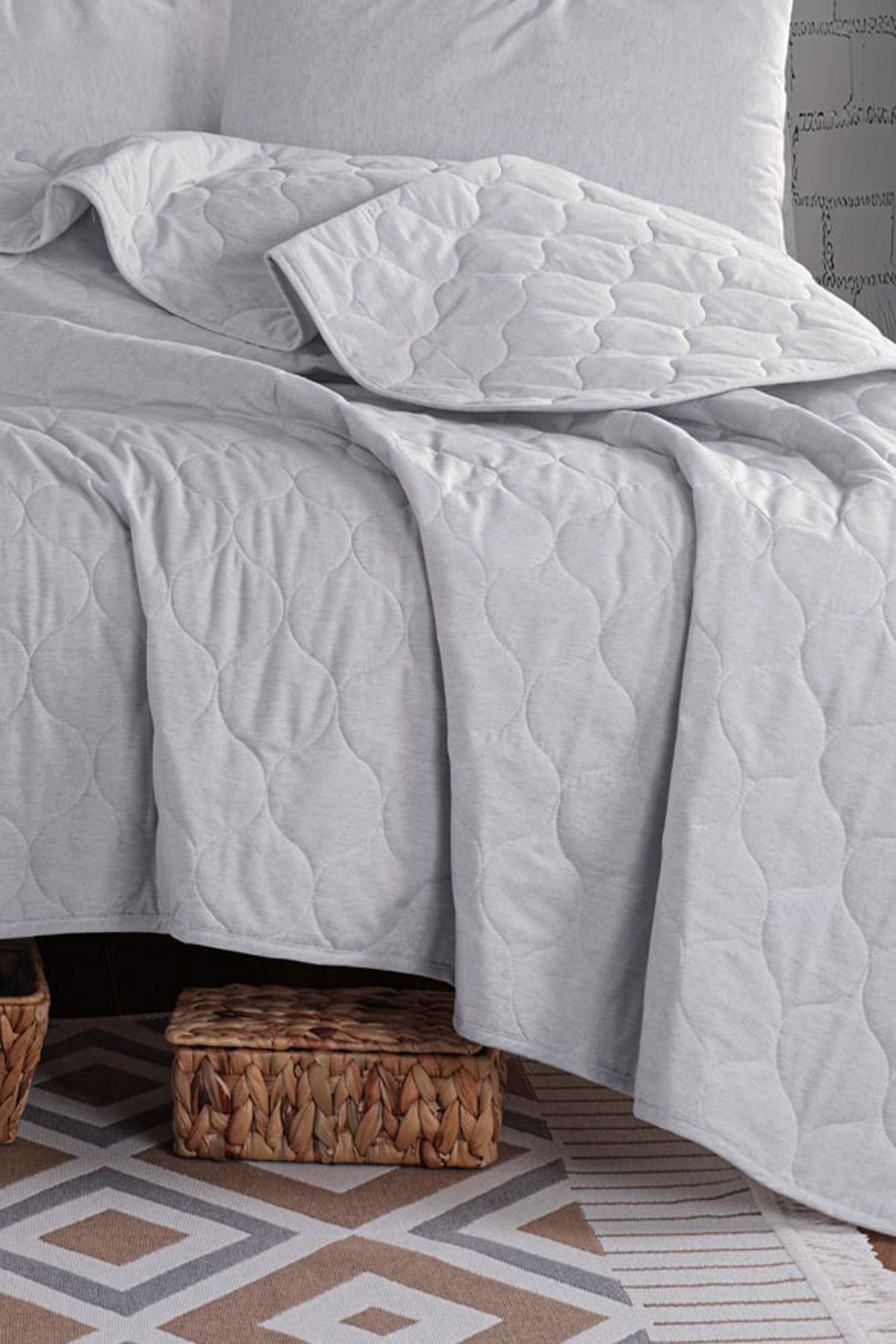 Eponj Home-Solid Gray Single Quilted Bedspread Set 3