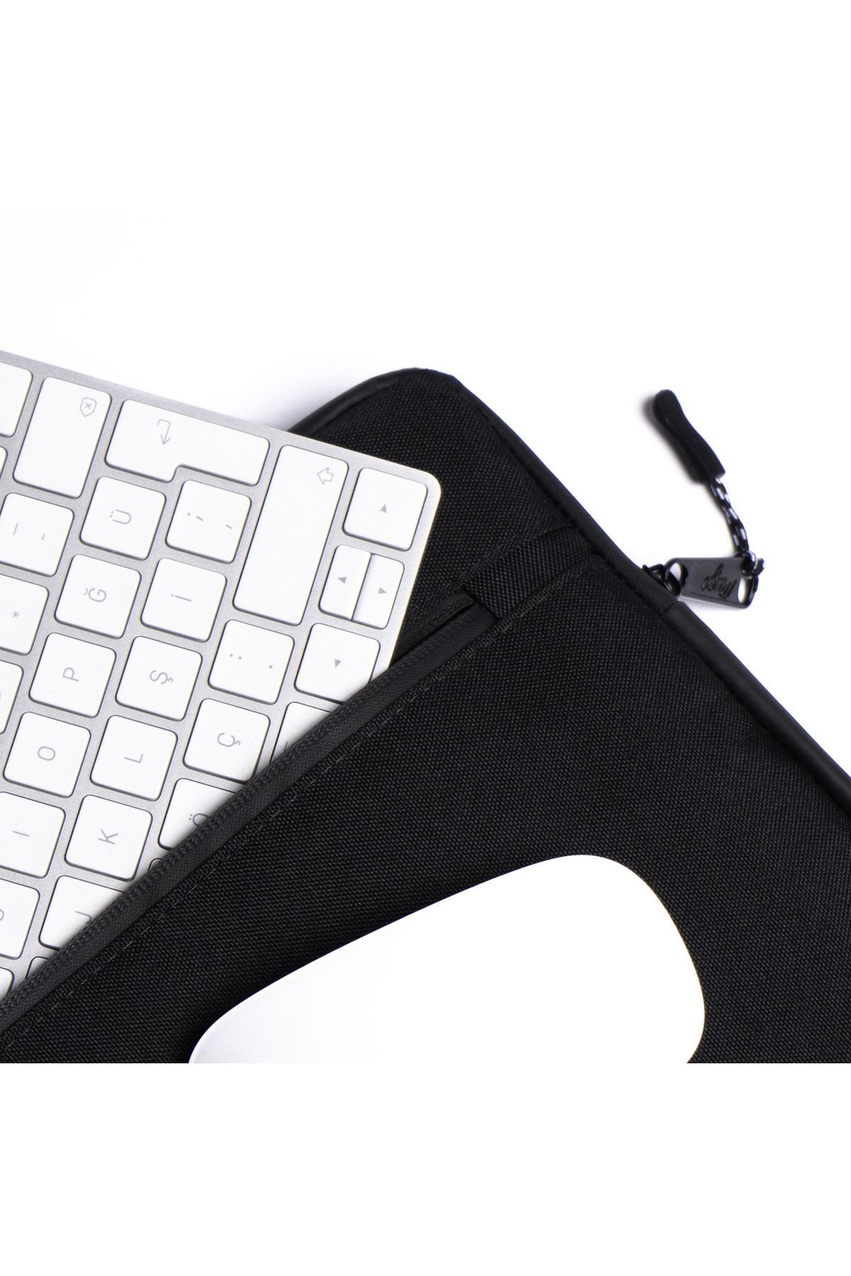 Edge Laptop Kılıfı 14” Uyumlu