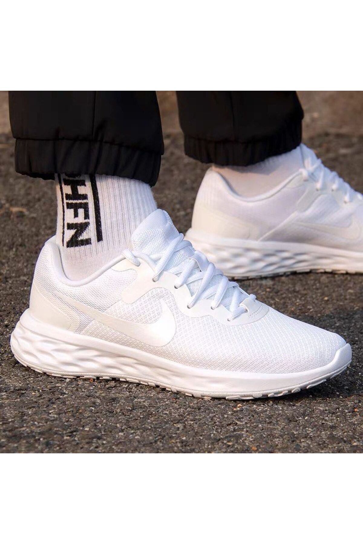 کفش پیاده روی سفید مردانه Revoltio ، n 6 ورزشی Next Nature Nike