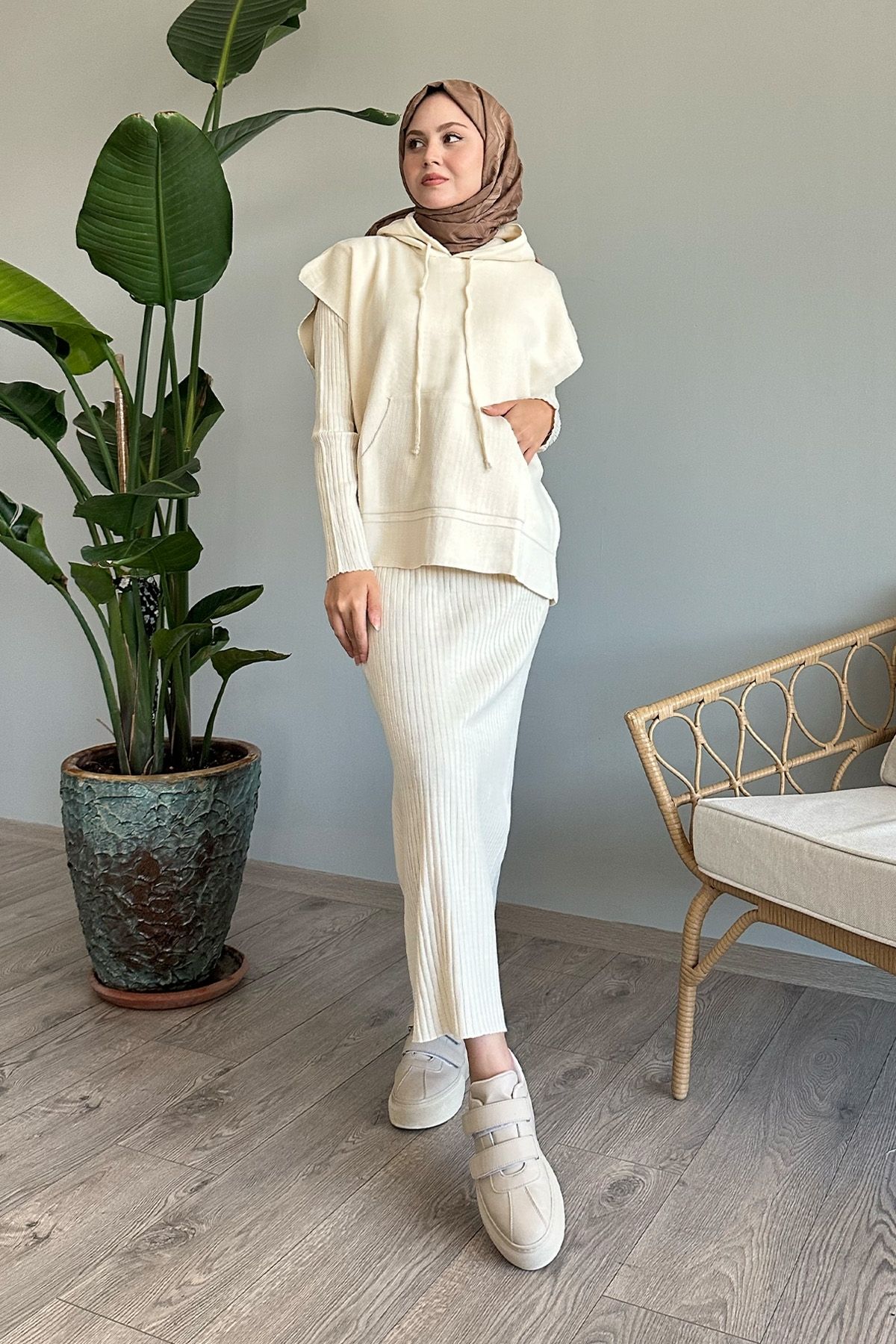 InStyle-طقم فستان محبوك بغطاء للرأس من إكرو 3