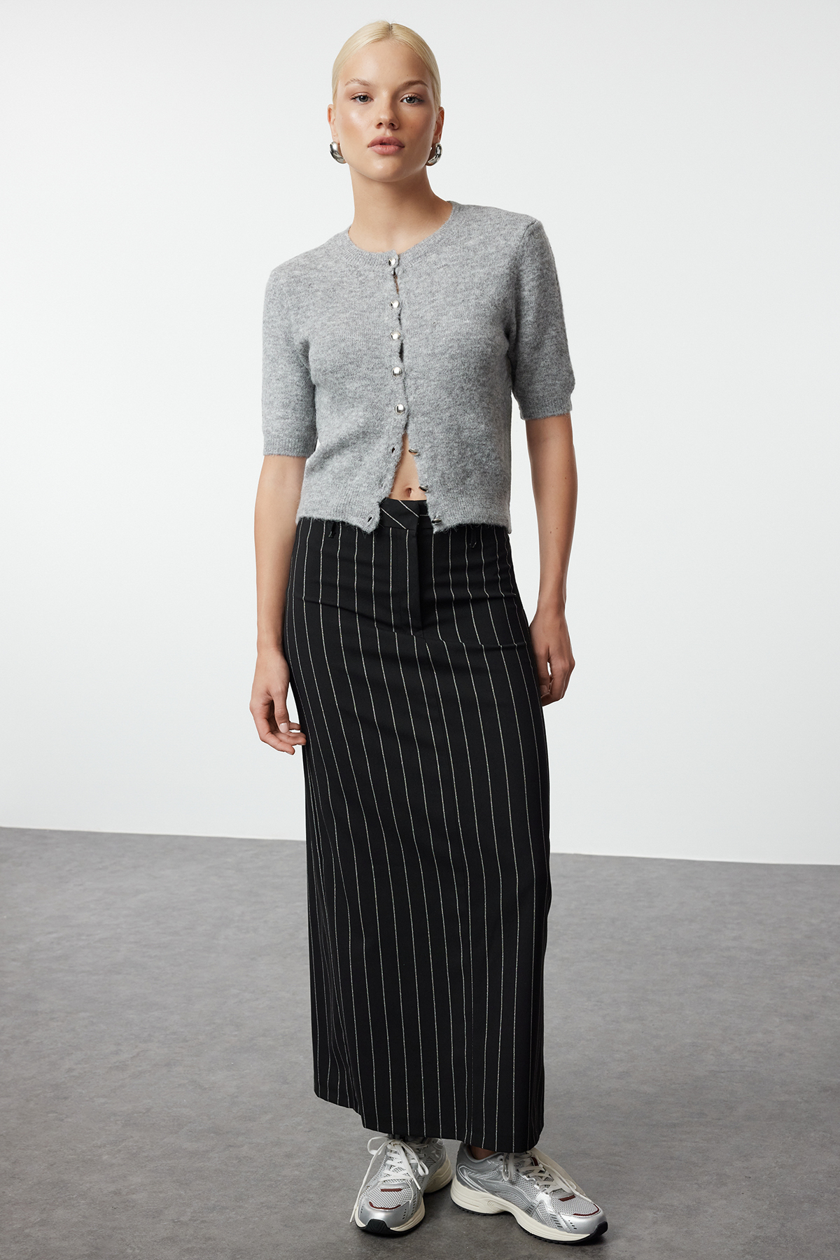 Trendyolmilla  Gri Crop Pamuklu Yünlü Triko Hırka TWOAW25HI00152