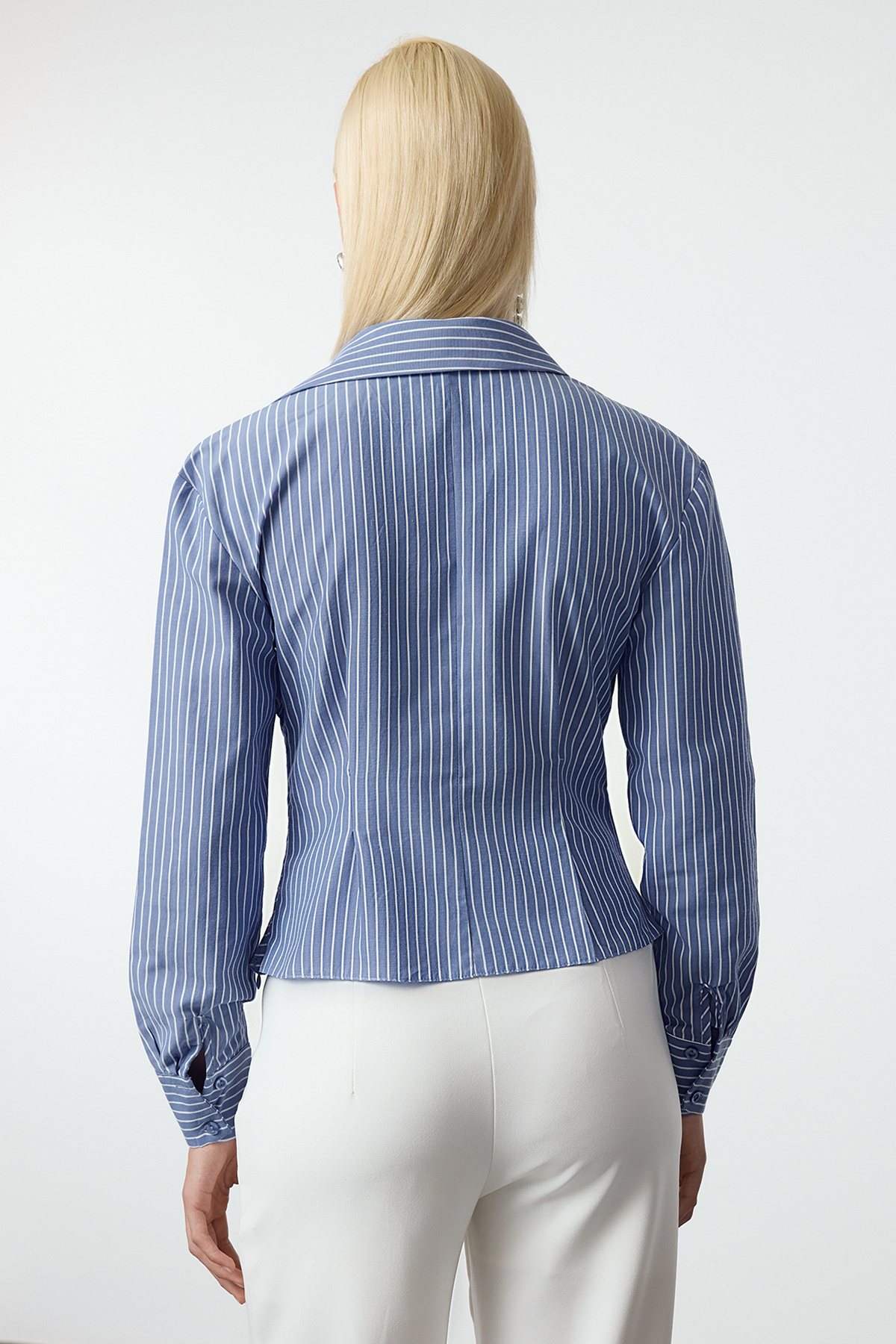 Trendyolmilla  Mavi Yaka Detaylı Poplin Gömlek TPRSS23GO00005 - Görsel 6