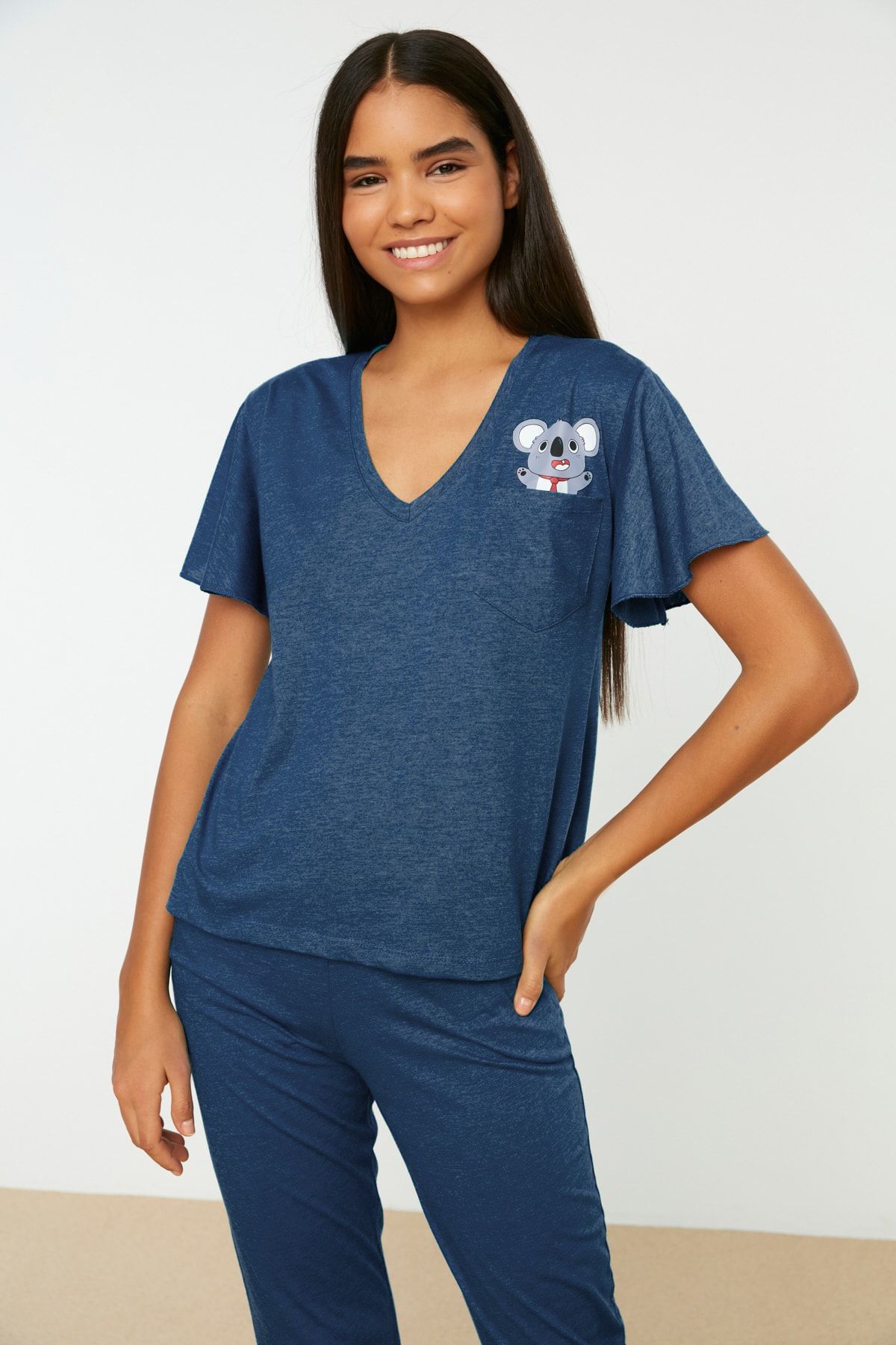 Trendyol Collection-Petrolfarbenes Pyjama-Set aus Baumwolle mit Koala-Print und Ärmeln sowie Schwungrad-Details THMSS20PT0172 2
