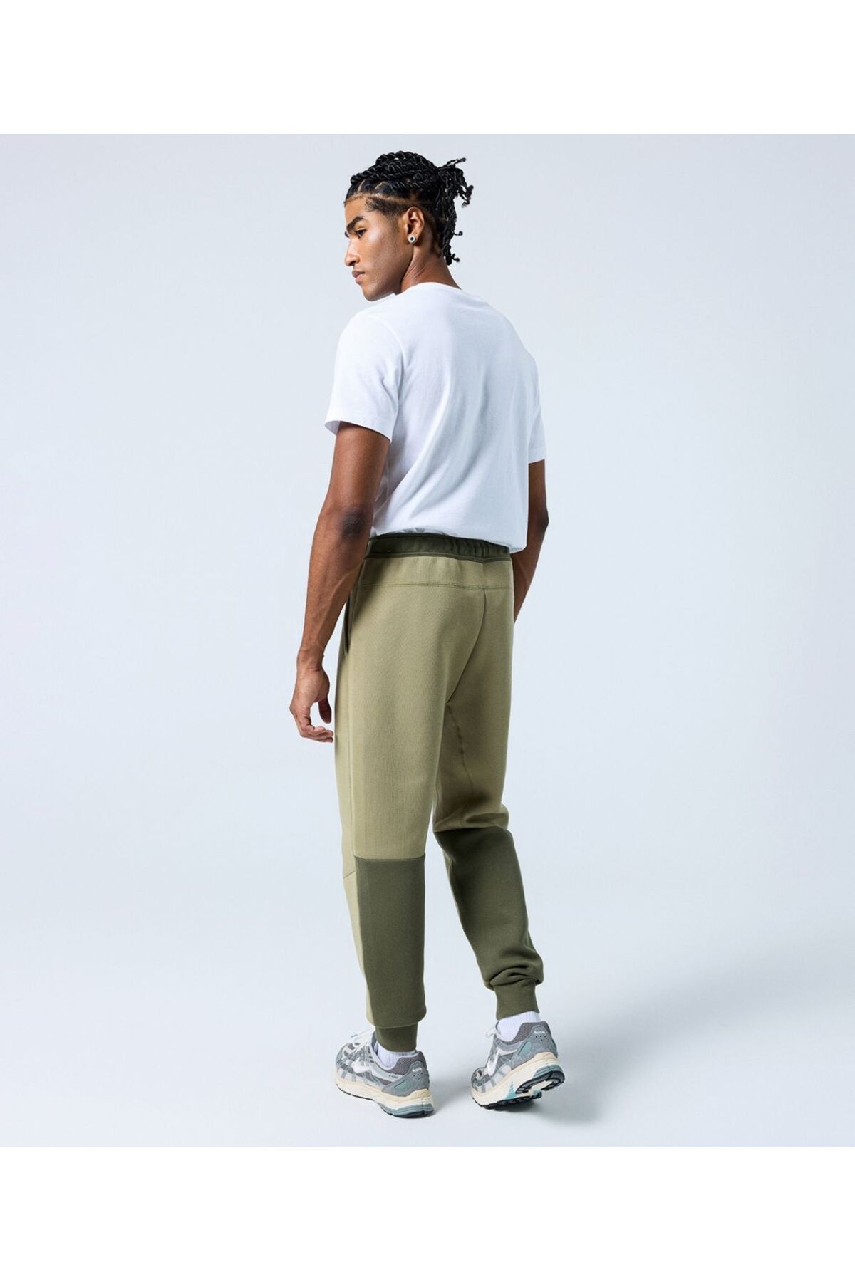 Nike tech fleece jogger olive green hot sale