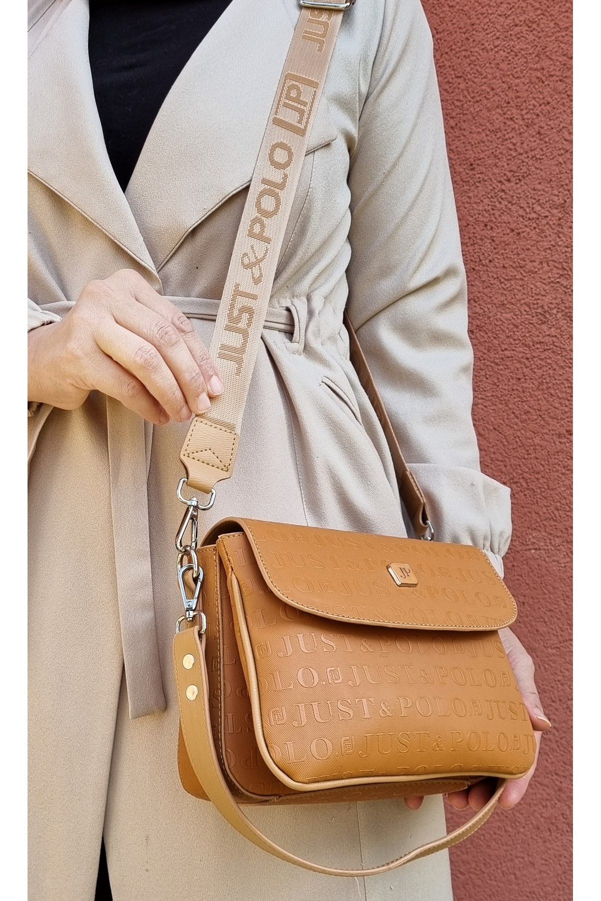 WOMEN 'S TABA 3 COMPARTMENT SHOULDER and CROSSBODY BAG with lid