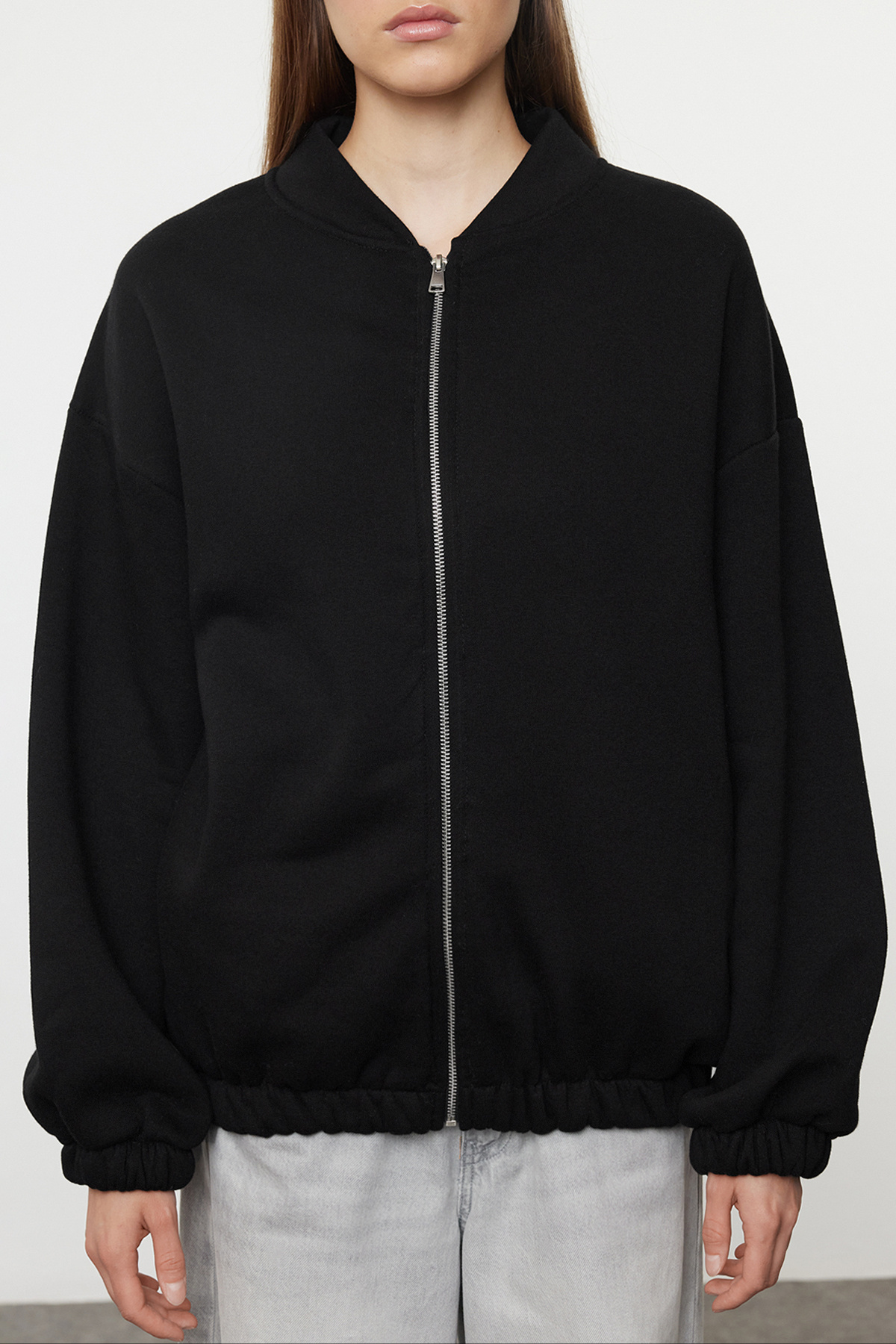 Trendyolmilla  Siyah Fermuarlı Oversize/Geniş Kalıp Kalın İçi Polarlı Örme Sweatshirt TWOAW25SW00122 - Görsel 4