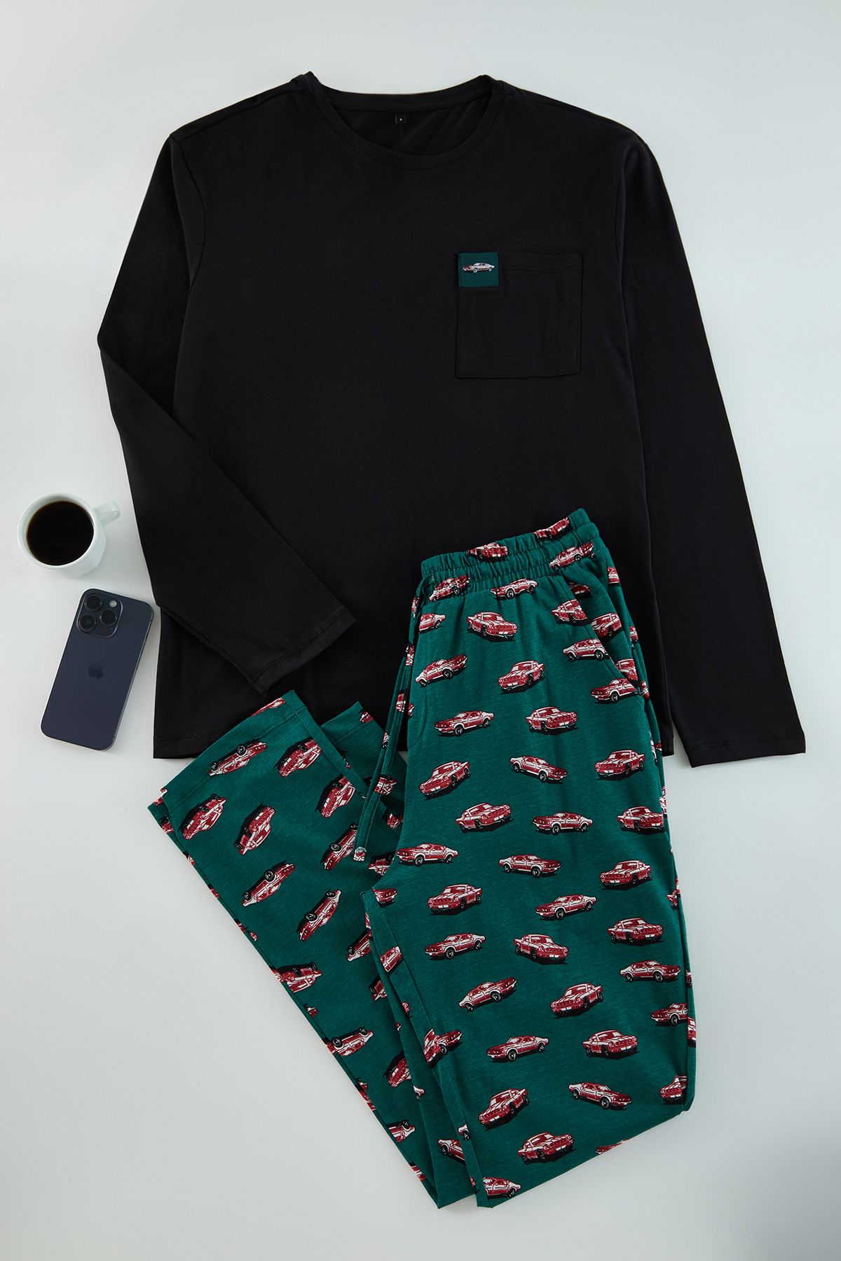 Trendyol Collection-Černá sada pyžama Regular Fit s potiskem do auta ze 100% bavlny TMNAW25PT00011 6