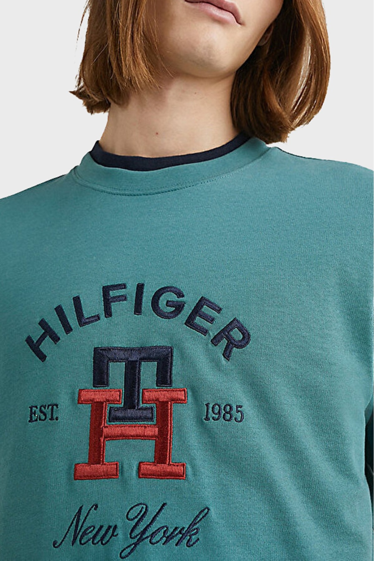 لوگوی جدیدترین کالکشن تیشرت Tommy Hilfiger تامی هیلفیگر مردانه یقه صد در صد نخ پنبه ای منظم اورجینال - تصویر 2