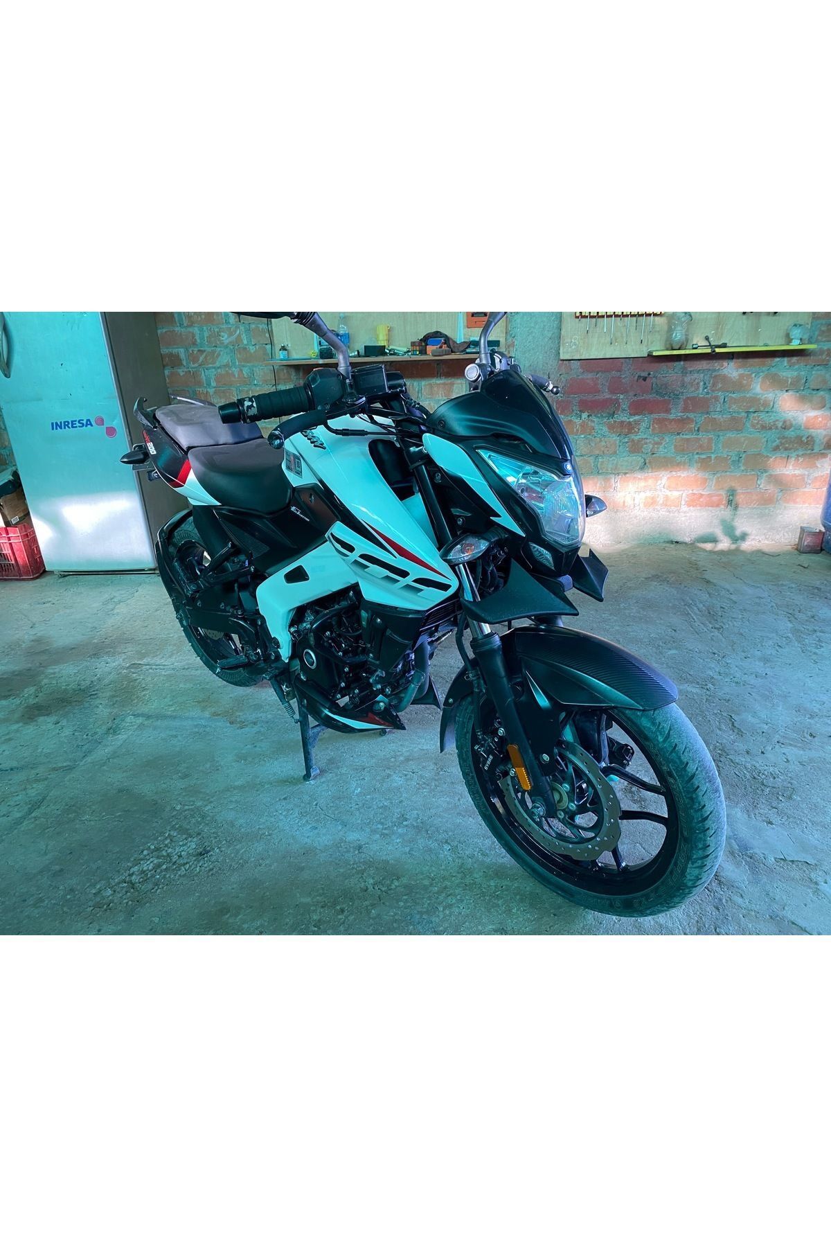 Ns 200 bs6 on road price clearance