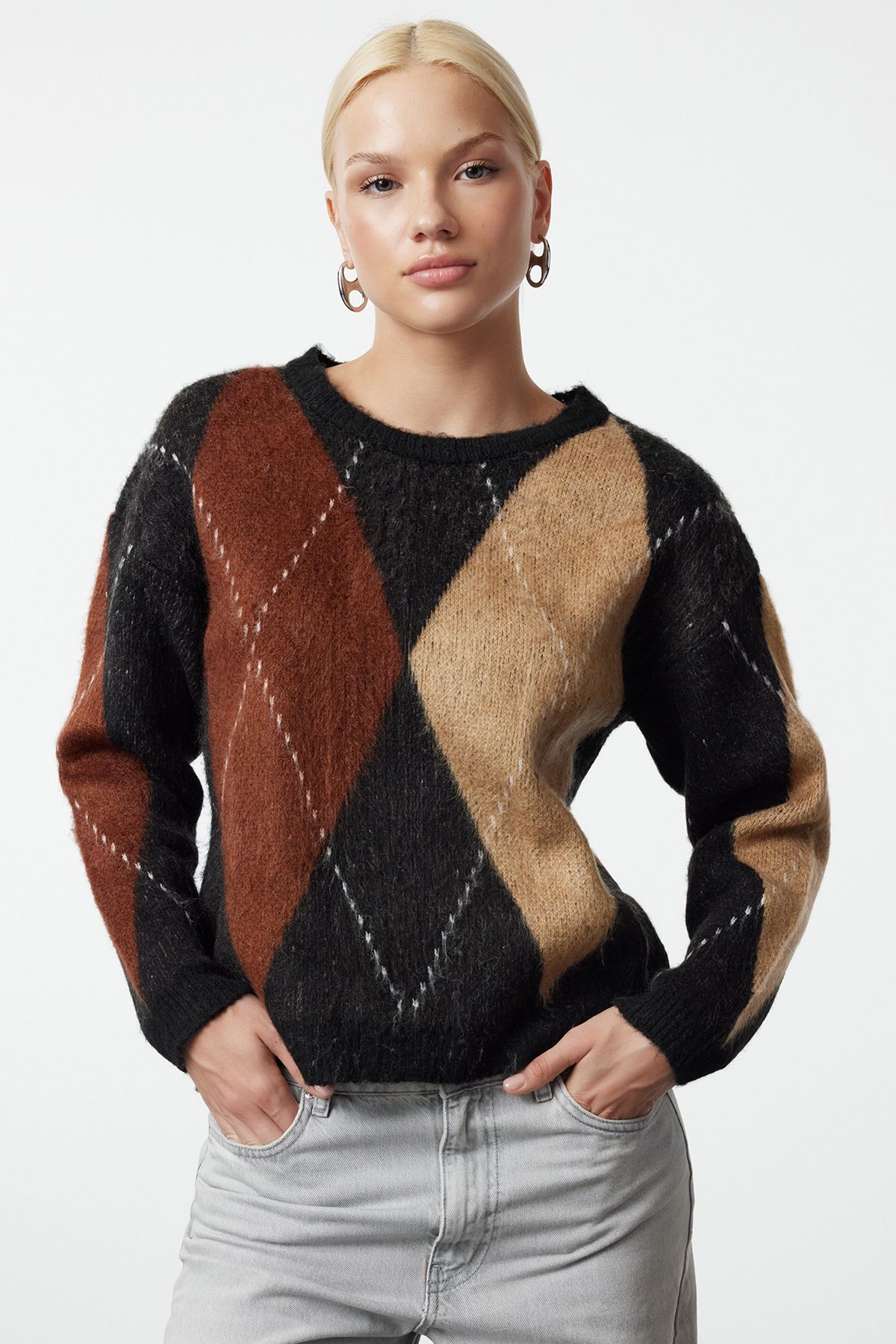 Trendyol Collection Czarny Sweter Z Dzianiny Z Okrągłym Dekoltem - Miękka Faktura, Blok Kolorów Twoaw25kz00263 Kobieta - S