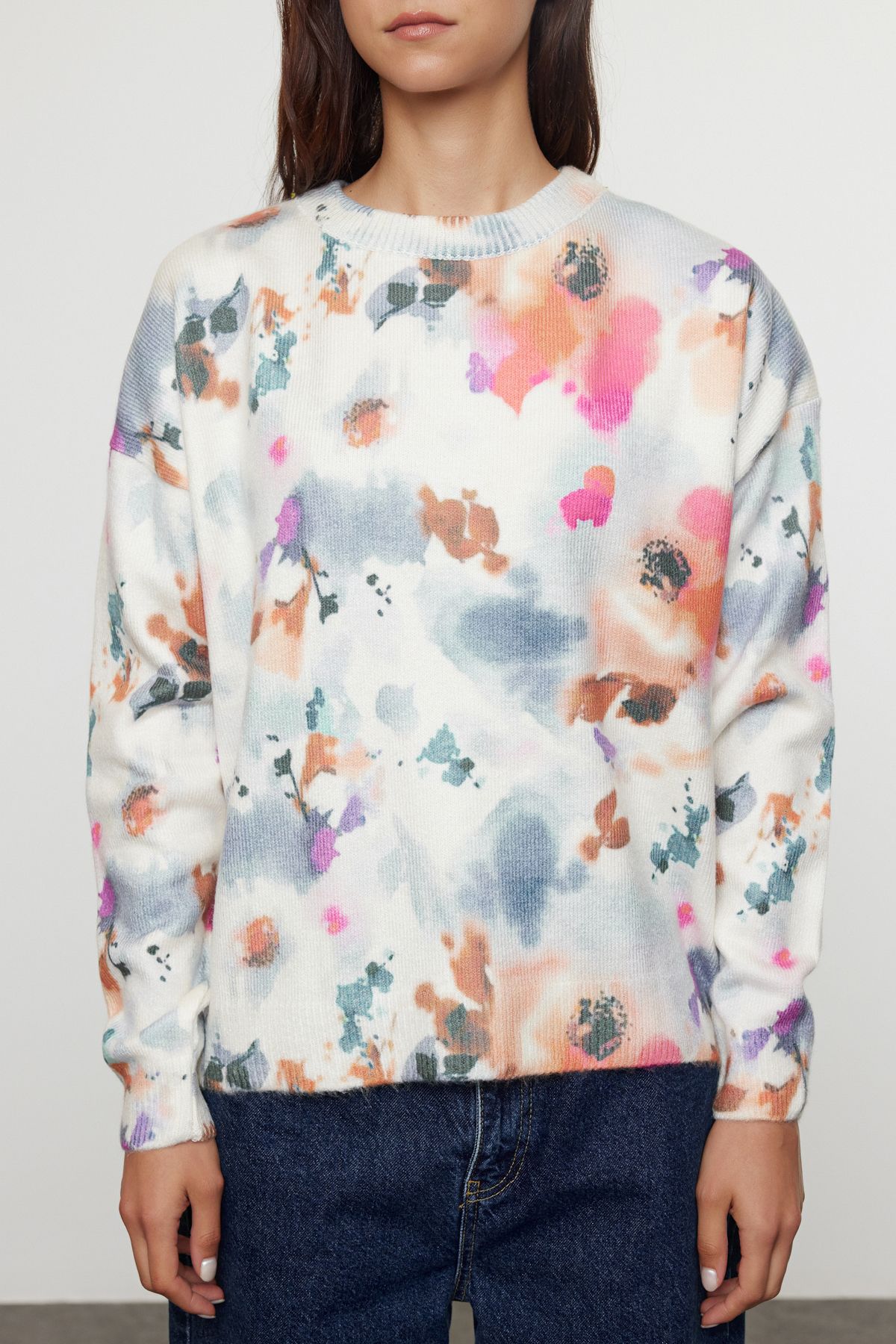 Trendyol Collection-Weicher, strukturierter, ecrufarbener Strickpullover mit Blumenmuster – TWOAW25KZ00237 3