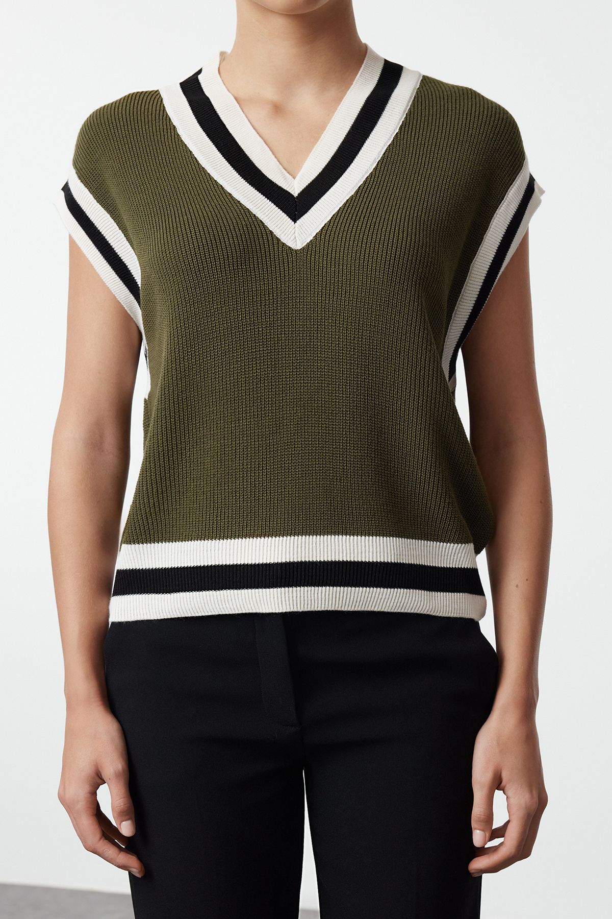 Trendyol Collection-Khaki V-Neck Sweater - Knitwear, TWOAW25SV00023 4