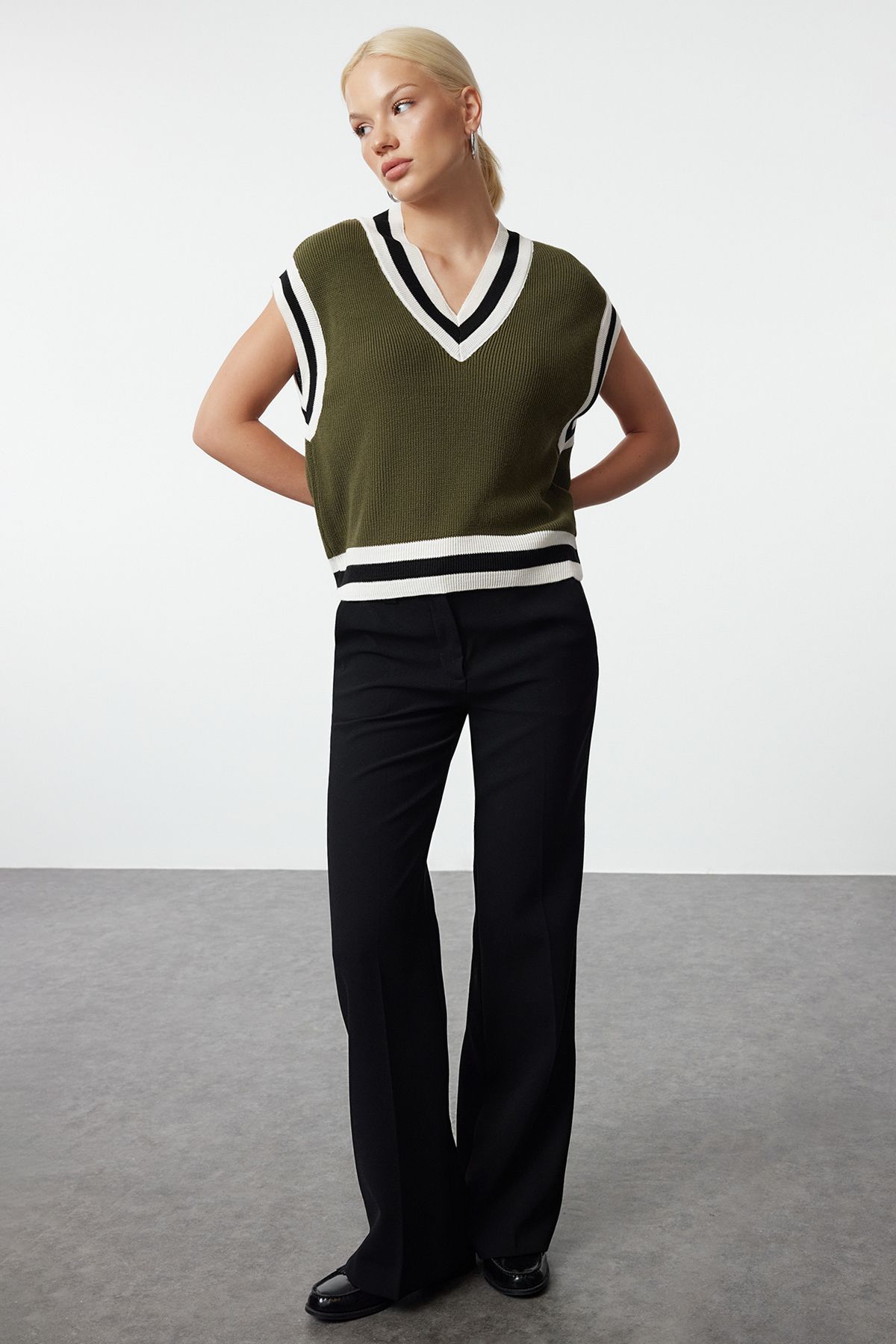 Trendyol Collection-Khaki V-Neck Sweater - Knitwear, TWOAW25SV00023 2