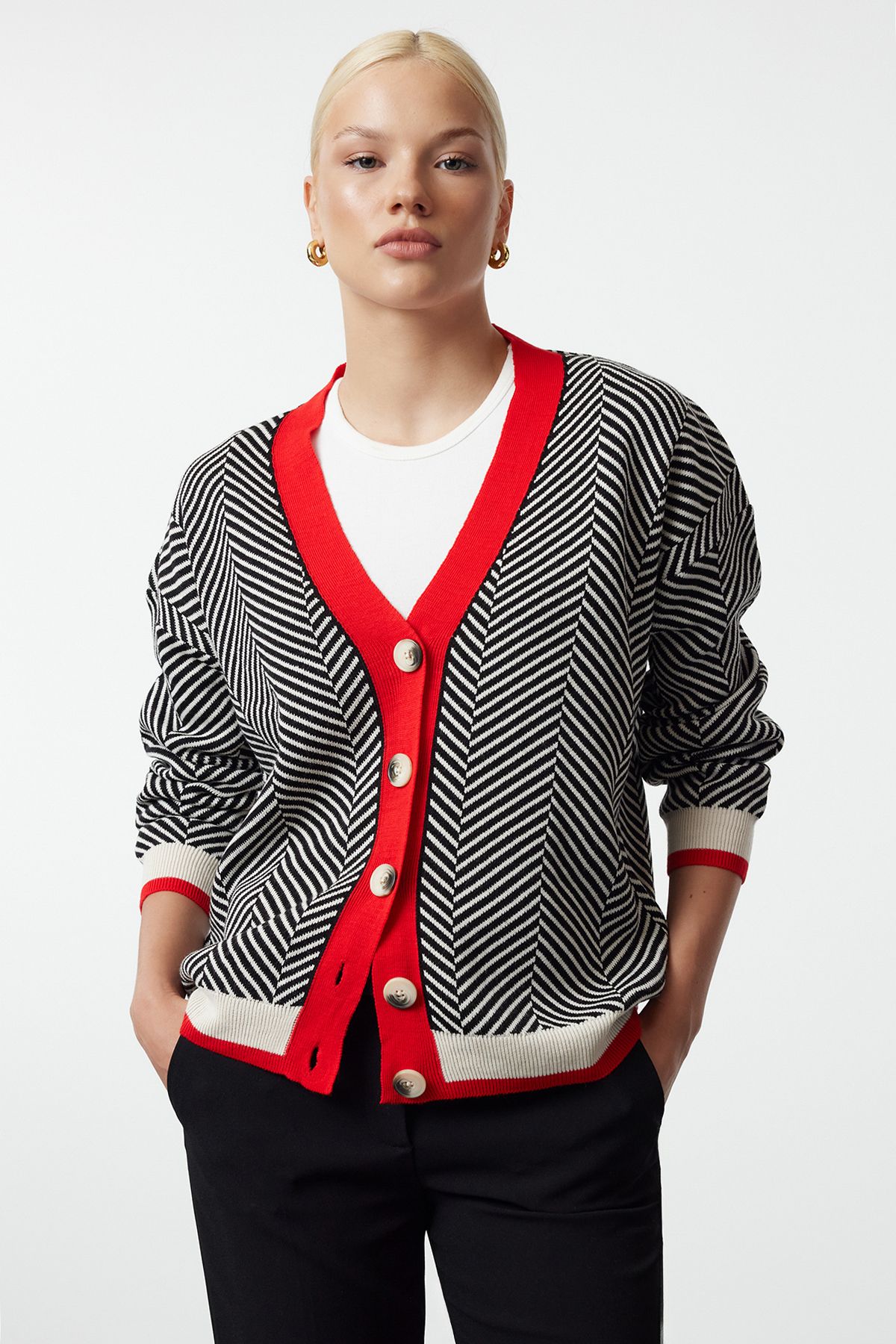 Trendyol Collection-Roter Strick-Cardigan mit weitem Schnitt TWOAW22HI0511 1