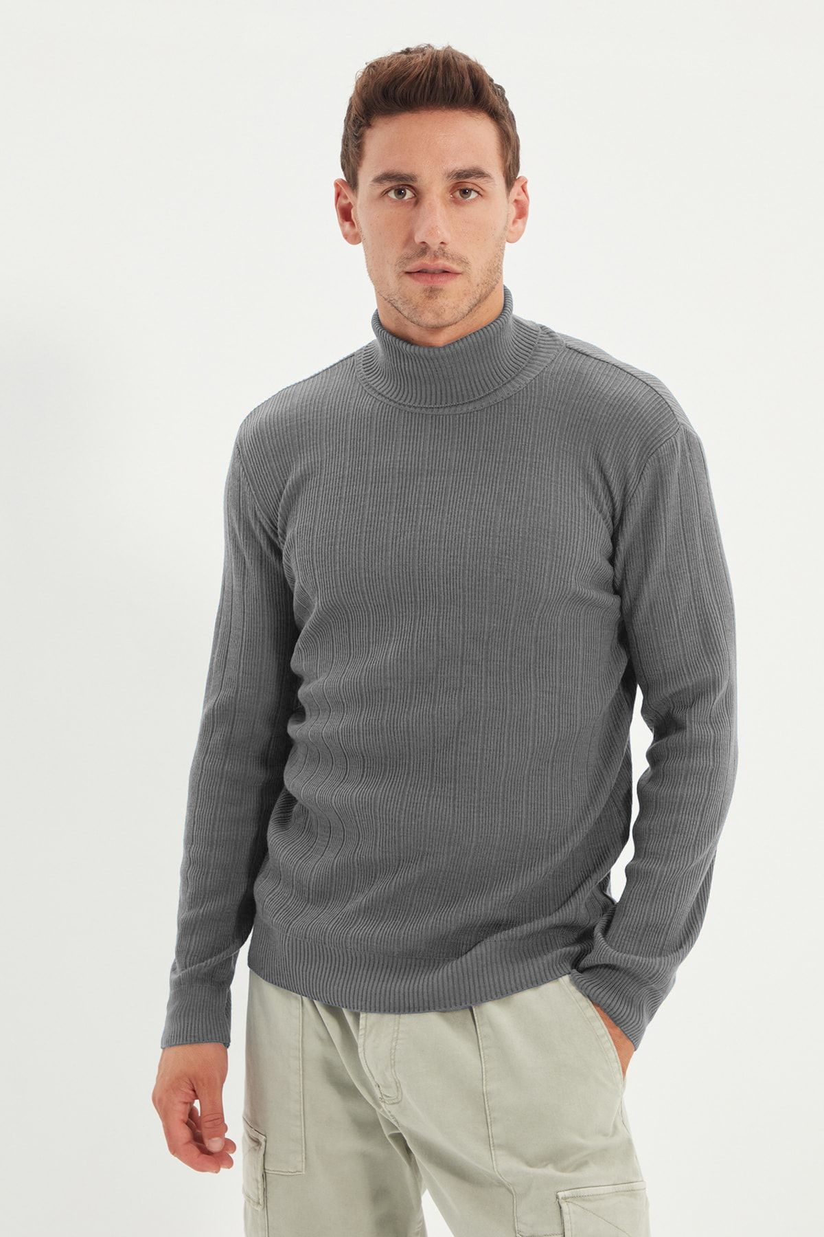 Trendyol Collection Szary Sweter Z Golfem O Regularnym Kroju Mężczyzna - M