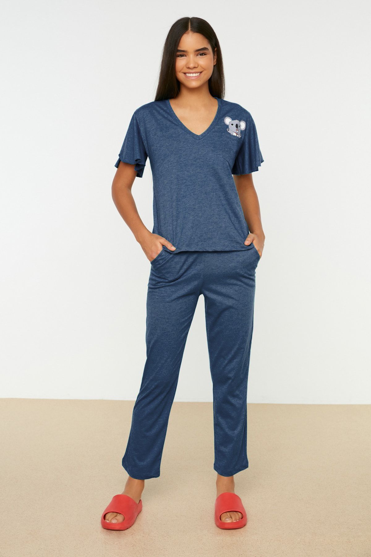 Trendyol Collection-Petrolfarbenes Pyjama-Set aus Baumwolle mit Koala-Print und Ärmeln sowie Schwungrad-Details THMSS20PT0172 5