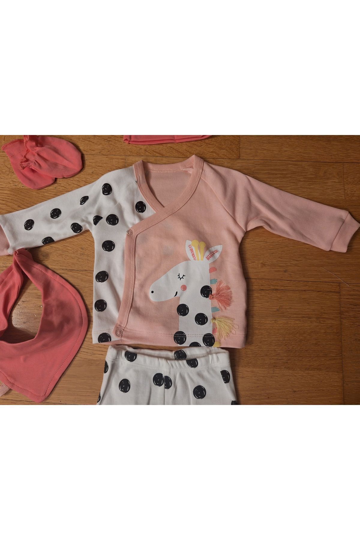 biyan collection Kız Bebek Puanlı Zürafa 5'li Yenidoğan Hastane Çıkışı Zıbın Seti 5 Parça Bebek Hediyelik fotoğrafı 3 (önizleme)