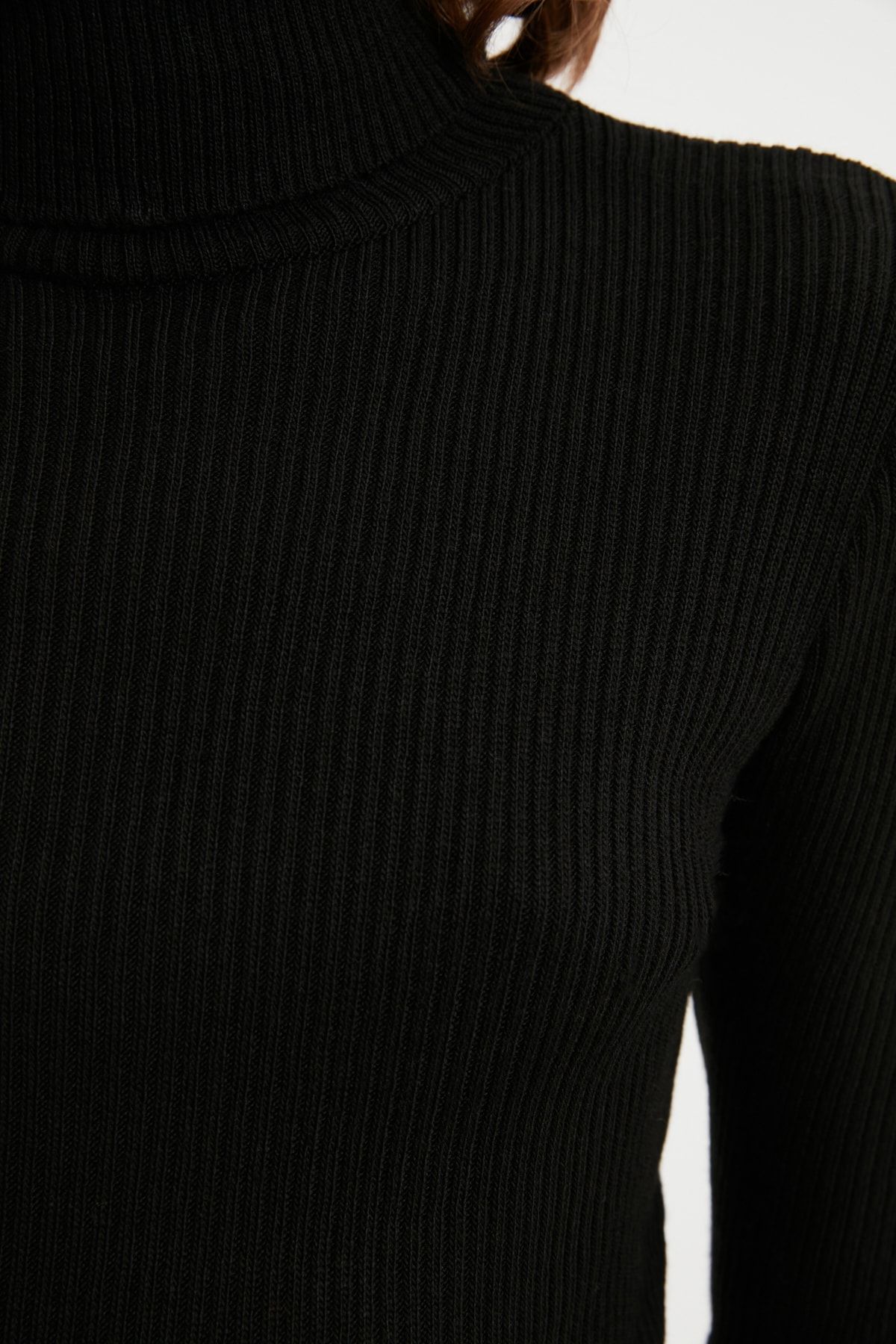 Trendyol Collection-Rollkragenpullover in Schwarz - TWOAW21KZ1279 10