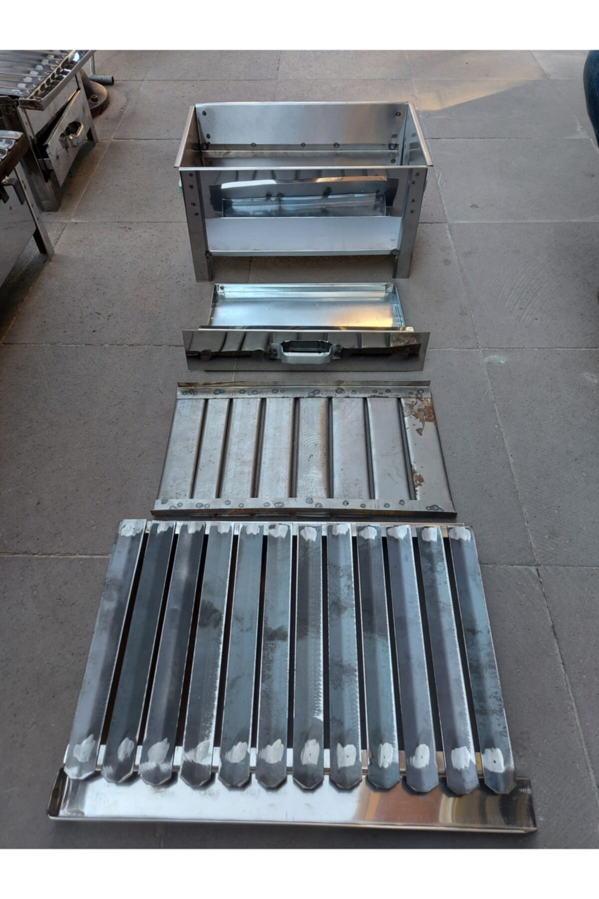 (3-5 KİŞİLİK) 40 X 27 Cm Özel Üretim El Yapımı Paslanmaz Gövdeli Lama Izgaralı Mangal 5
