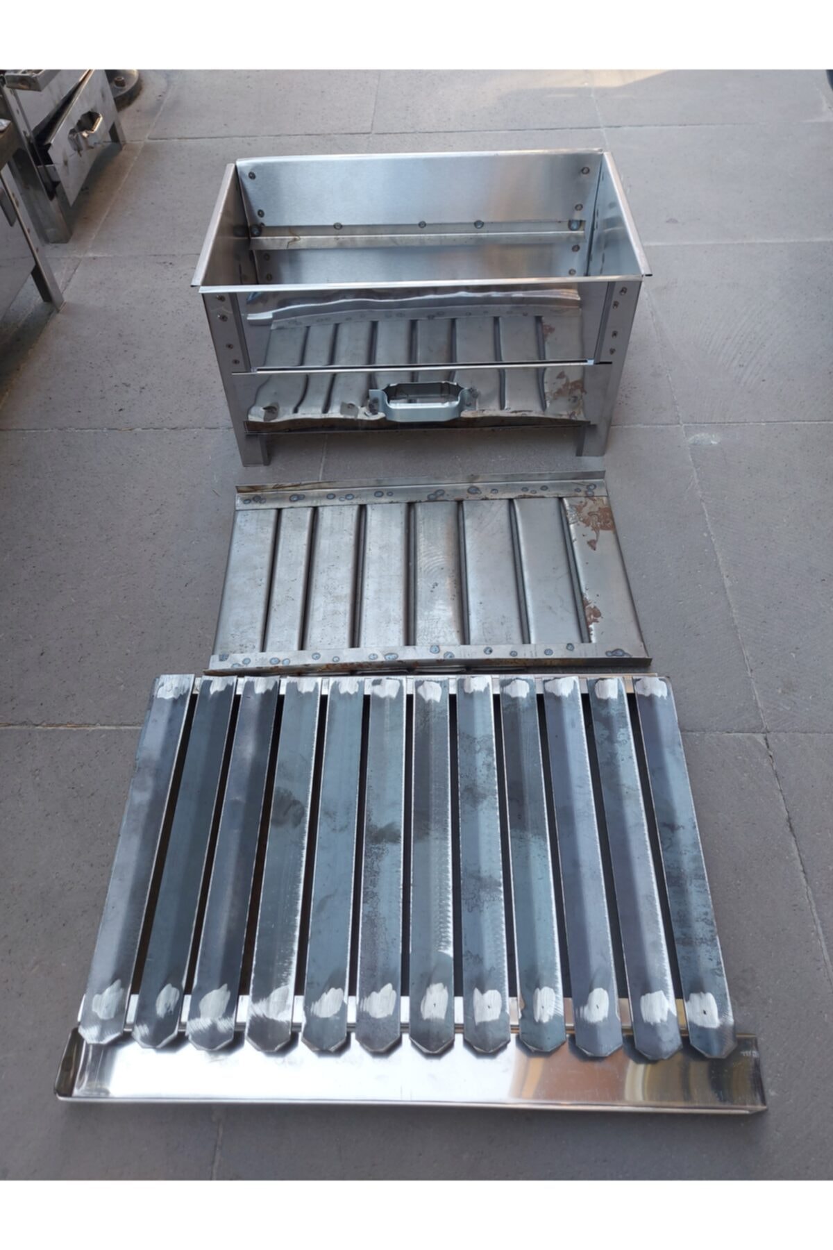 (3-5 KİŞİLİK) 40 X 27 Cm Özel Üretim El Yapımı Paslanmaz Gövdeli Lama Izgaralı Mangal 6