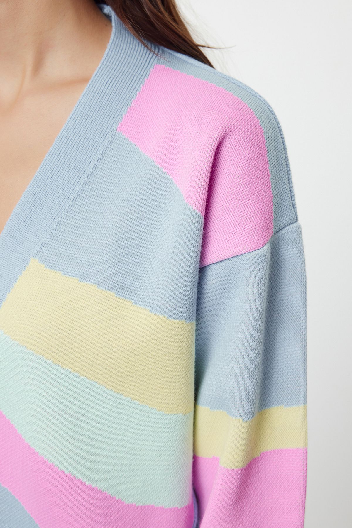 Trendyol Collection-Color Blocked Blue Knitwear Cardigan - TWOAW25HI00264 4