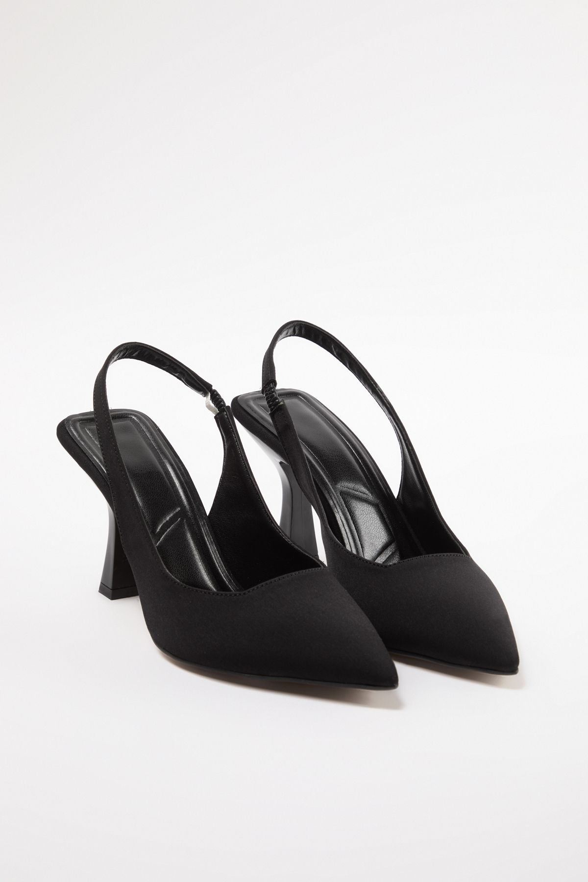 TRENDYOL SHOES-Schwarze Damenschuhe mit spitzer Zehenpartie und offenem Rücken und dünnem Absatz TAKAW25TO00010 3