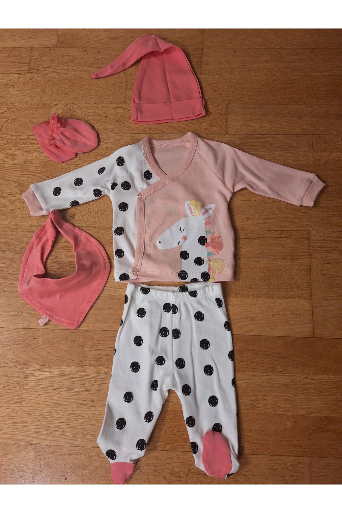 biyan collection Kız Bebek Puanlı Zürafa 5'li Yenidoğan Hastane Çıkışı Zıbın Seti 5 Parça Bebek Hediyelik fotoğrafı 2 (önizleme)