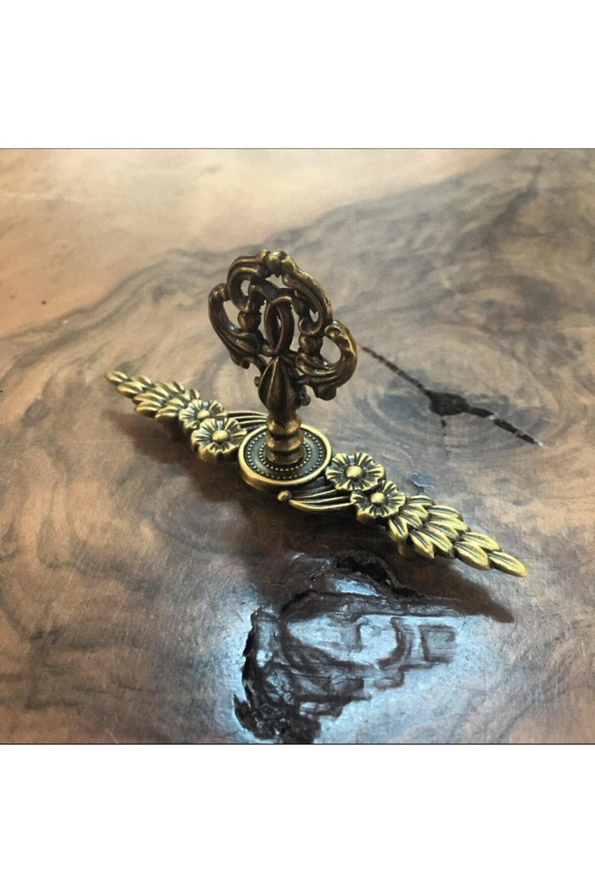 Umut Dekoratif Oyma( Anahtar Görünümlü Kulp) Antiksarı Kulp Uzunluğu 11cm Kulp Delik Ölçüsü 6,4cm