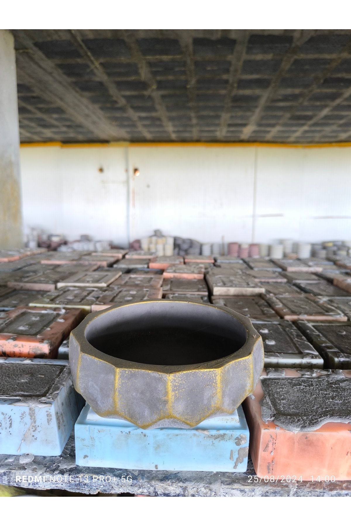 Geometrik dizayn Gold koyu gri beton saksı 3
