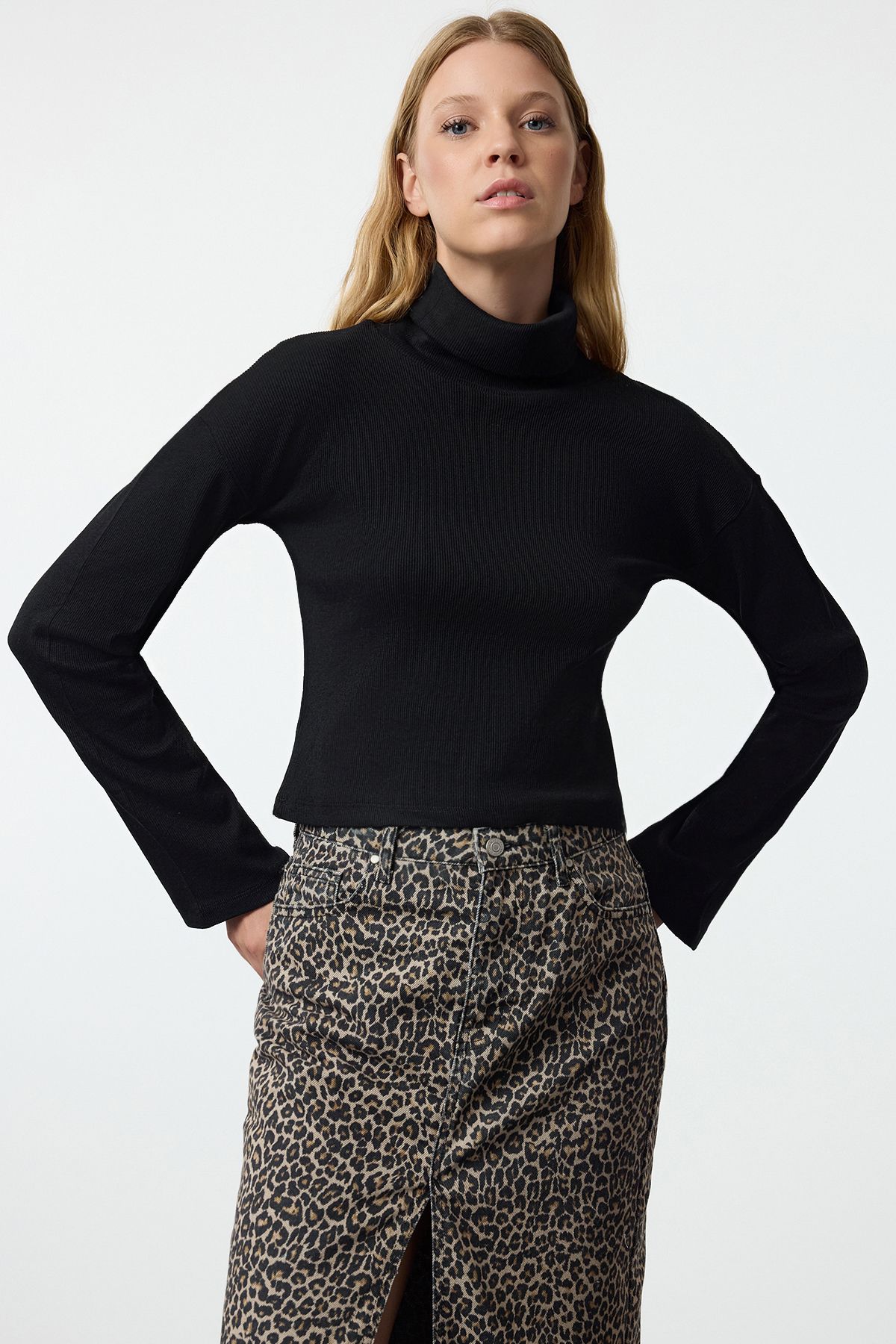 Trendyol Collection Elastyczna Czarna Dzianina - Bluzka Z Kołnierzykiem Typu Body-stand Kobieta - S