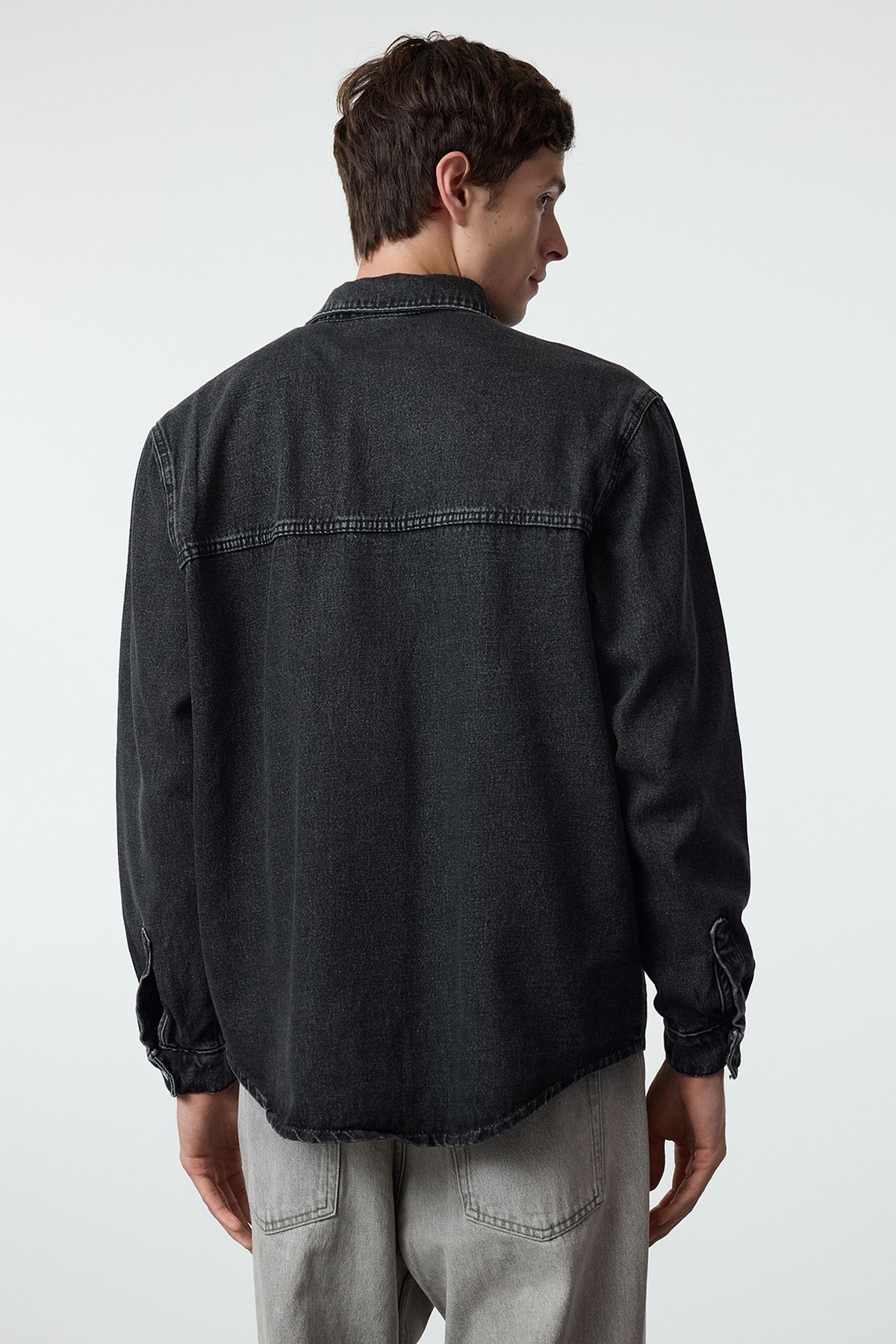 Trendyol Collection-Unisex antracitová džínová košilová bunda - TMNAW25CE00000 8