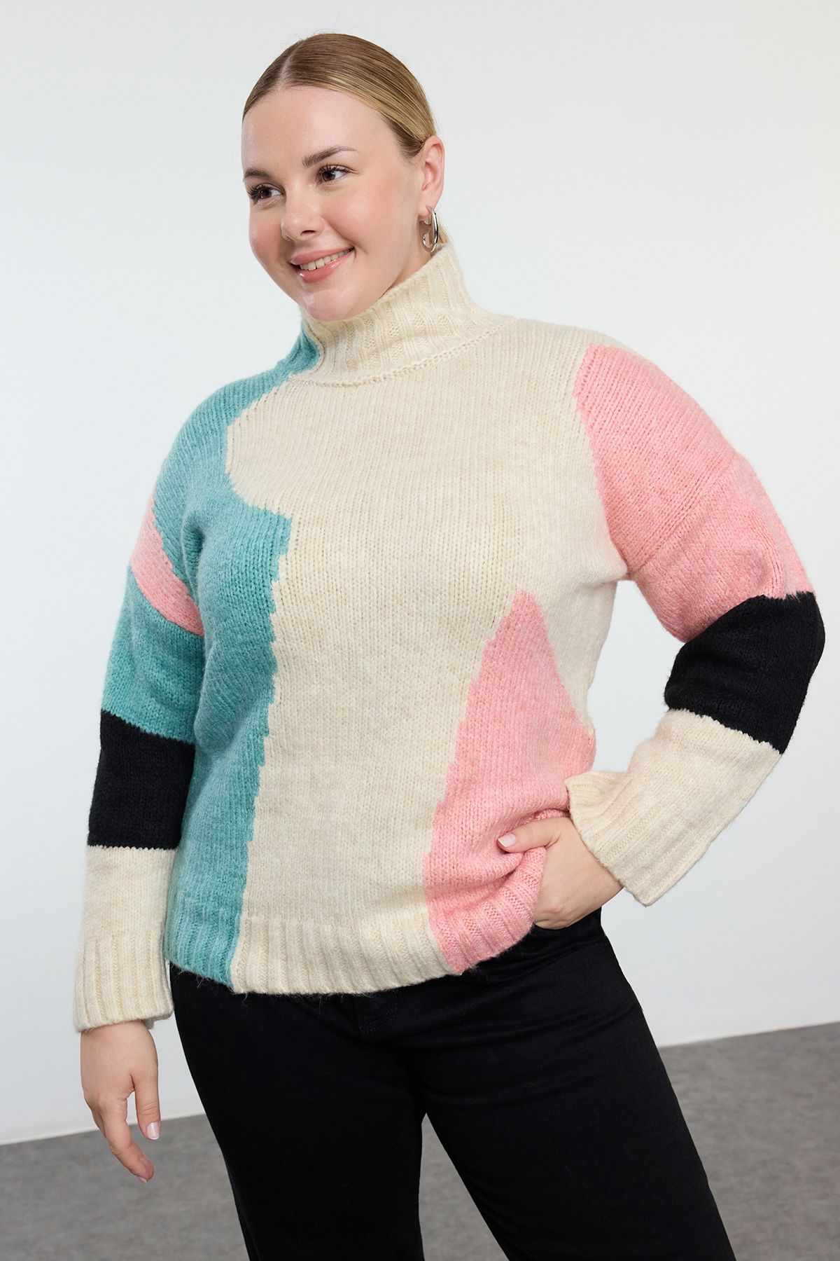 Trendyol Curve Wielobarwny Sweter Z Dzianiny W Bloki Kolorów - Kobieta - 2XL