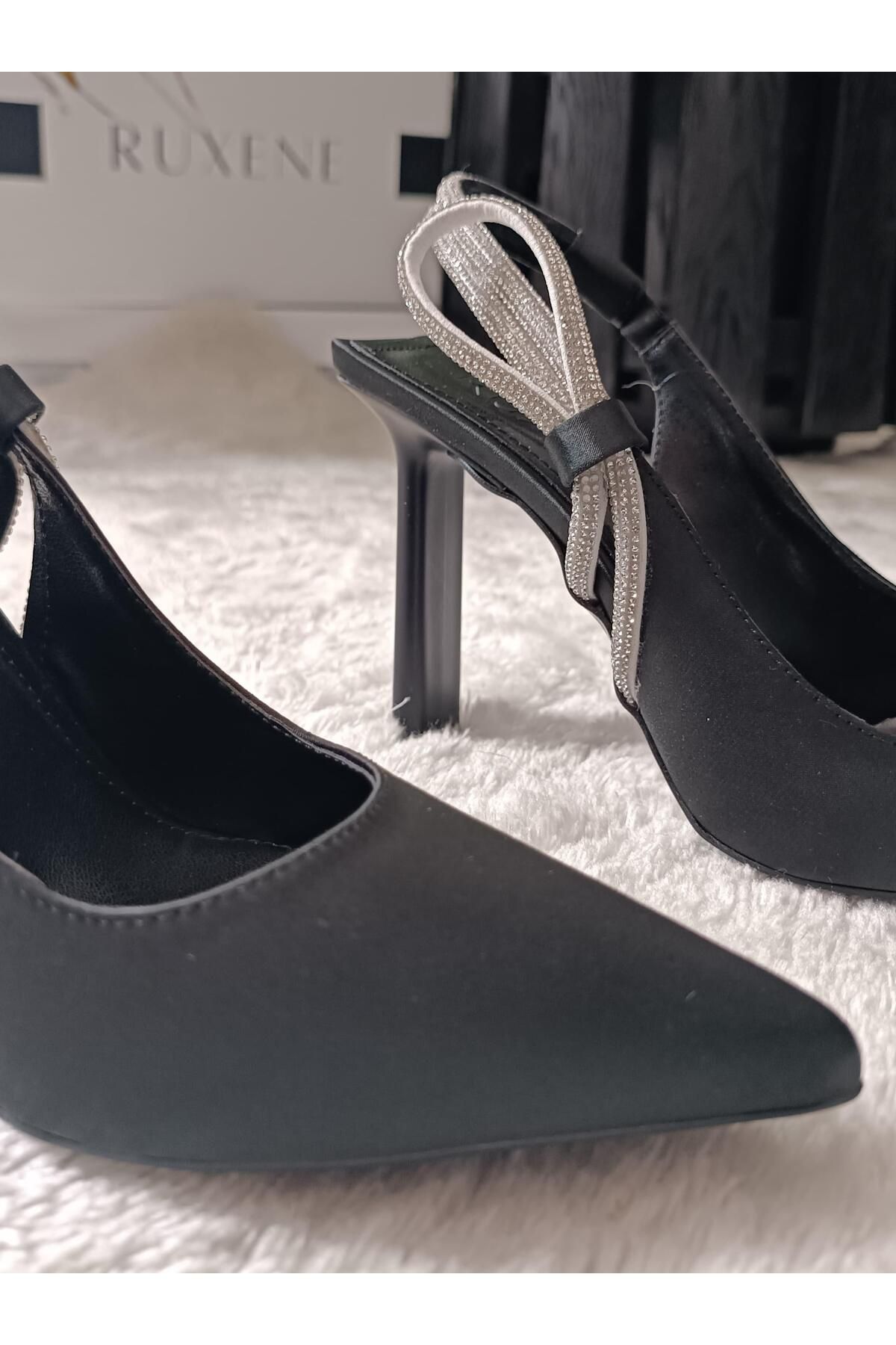 RUXENE Astra Pietre Detaliate, Vârfa Ascuțită, Tac Decalat Satin / Piele Mată 9,5 Cm Stiletto Femeie - 38